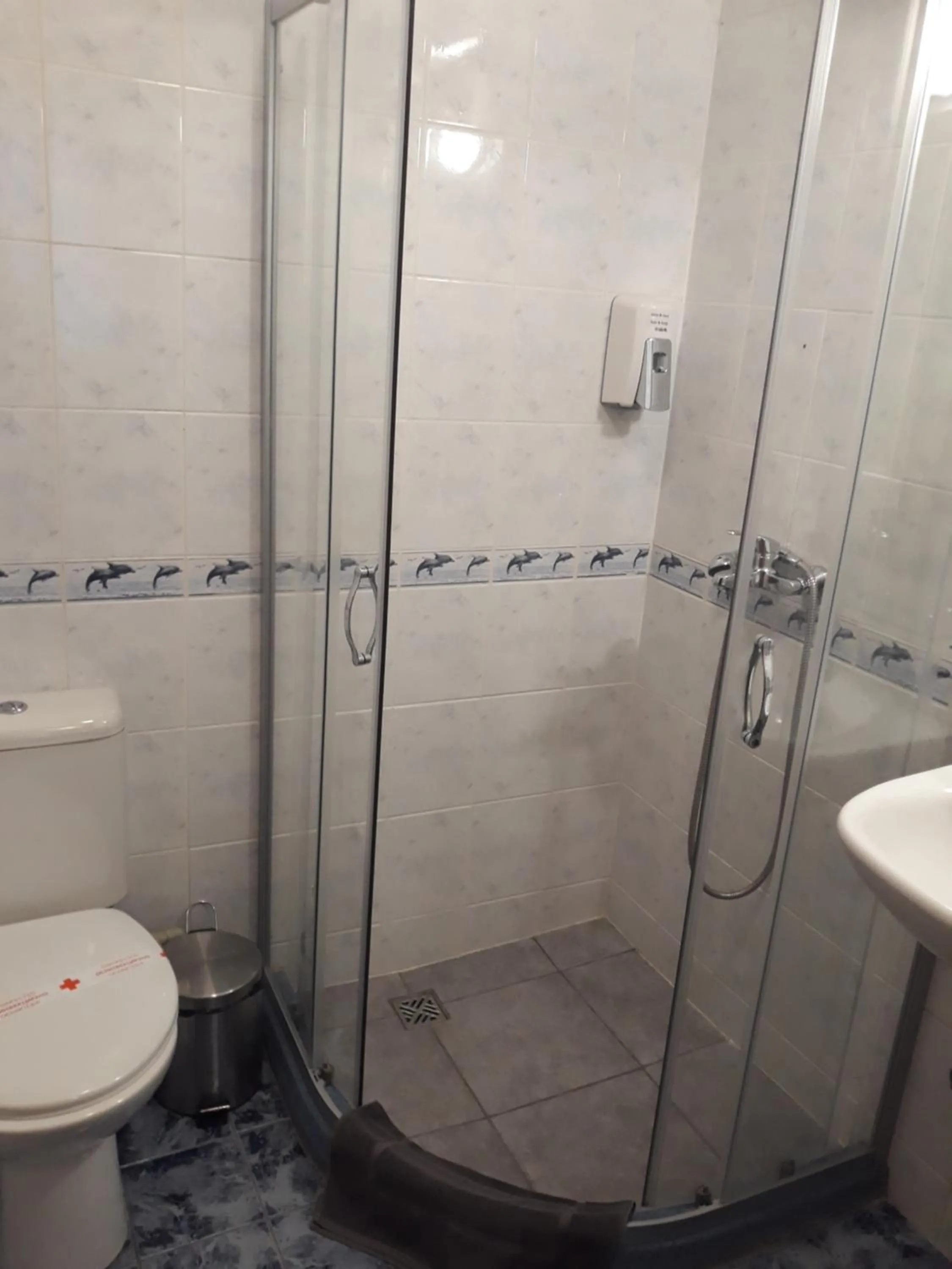 Bathroom in Three Dolphins Hotel with a Rooftop terracе