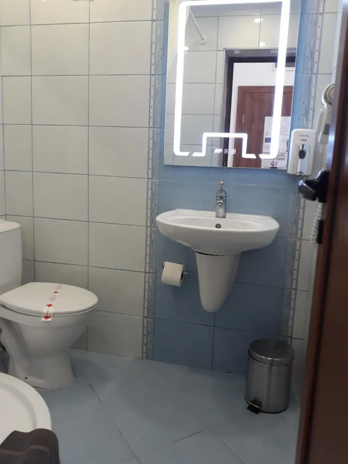 Twin Room in Three Dolphins Hotel with a Rooftop terracе Twin Room in Three Dolphins Hotel with a Rooftop terracе