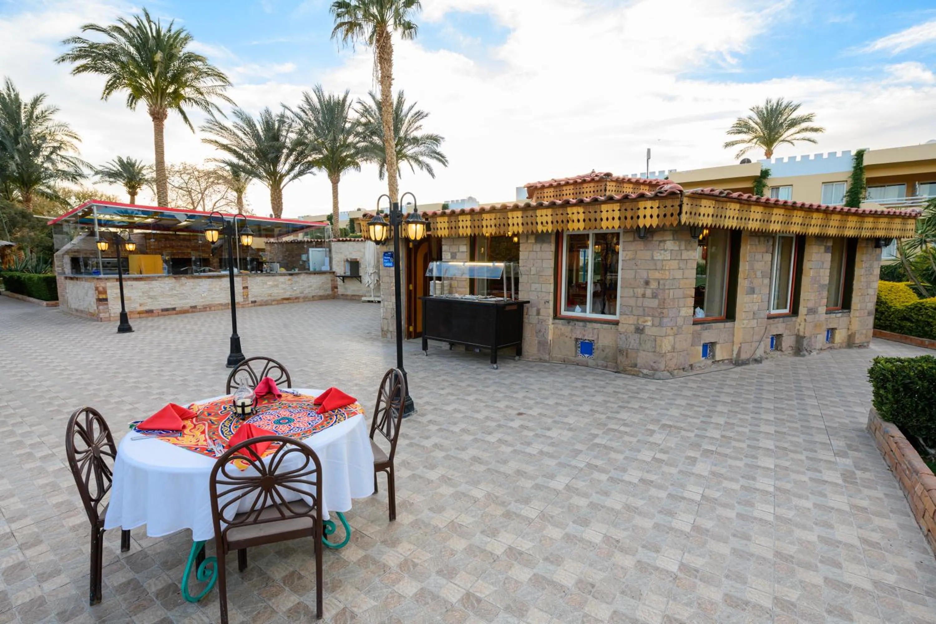 Restaurant/places to eat in Golden Beach Resort