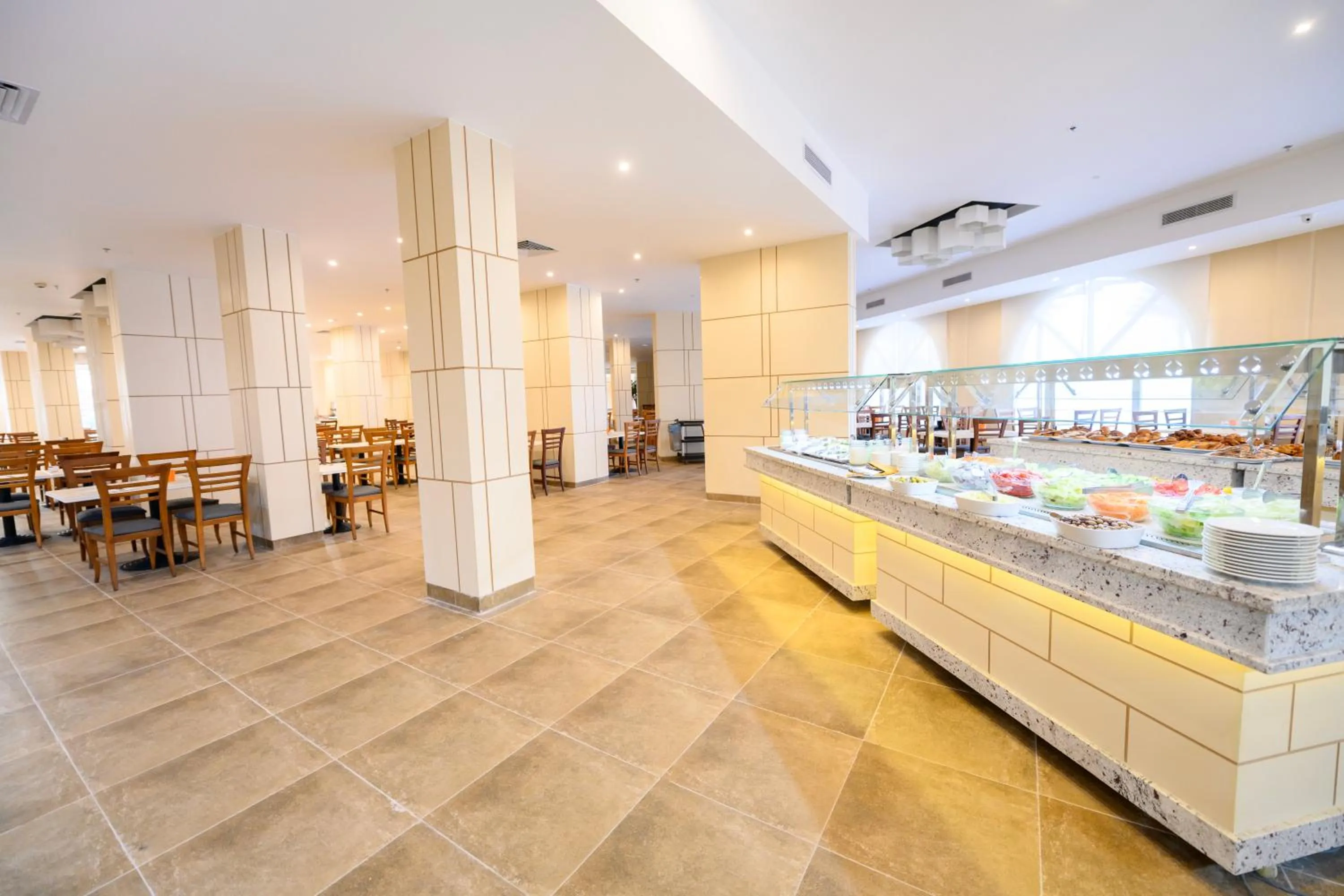 Restaurant/places to eat in Golden Beach Resort