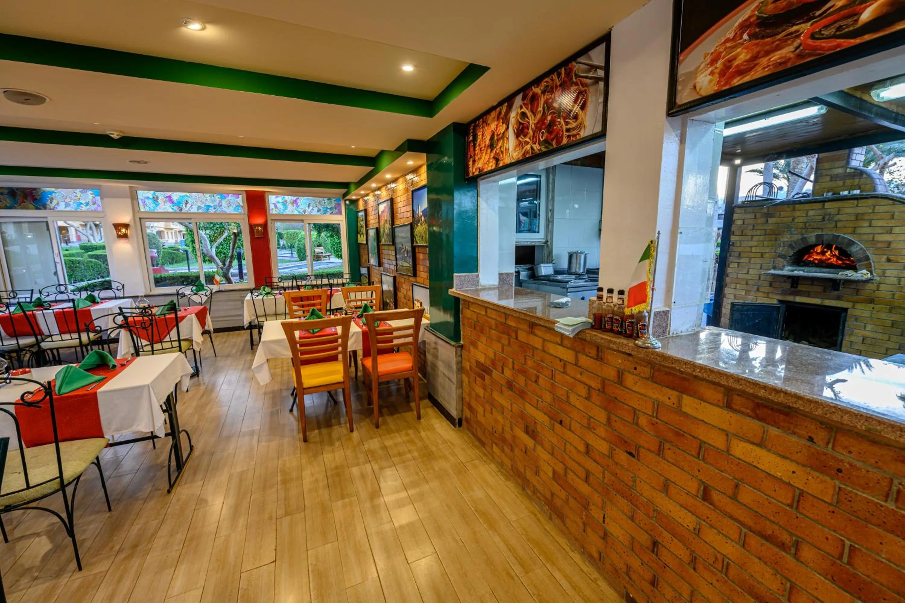 Restaurant/places to eat in Golden Beach Resort