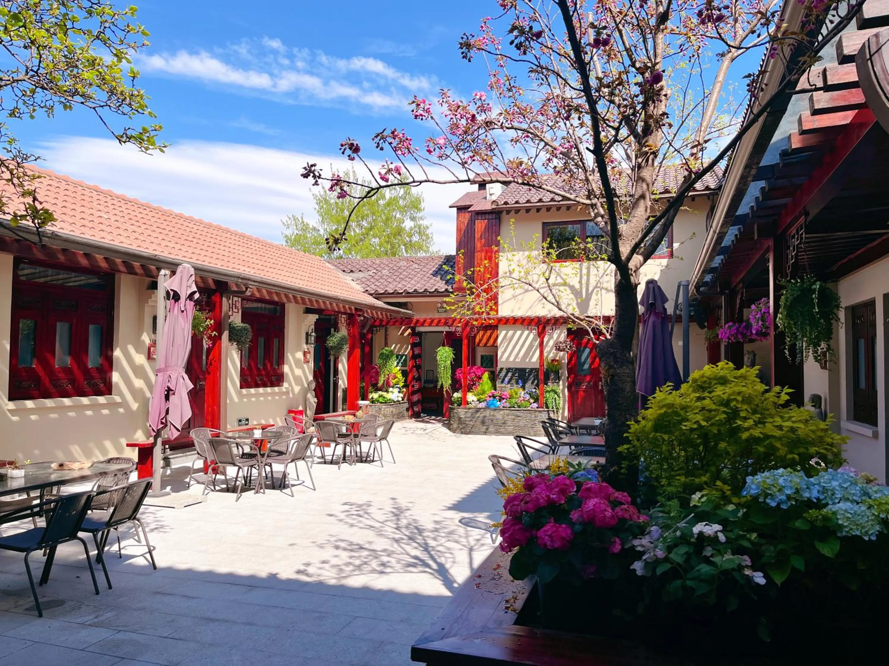 Property building in Jingshan Garden Hotel