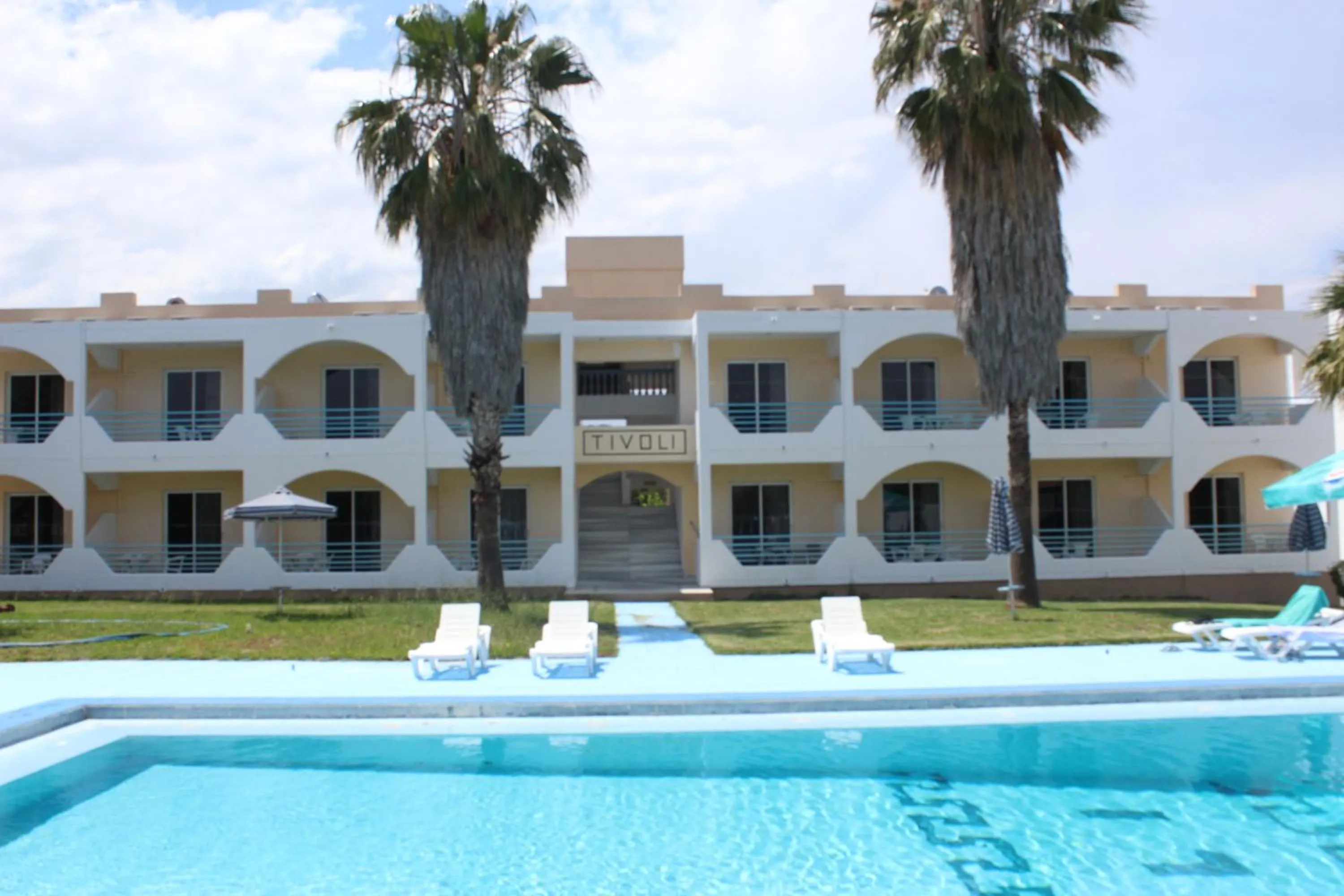 Swimming pool in Tivoli Hotel