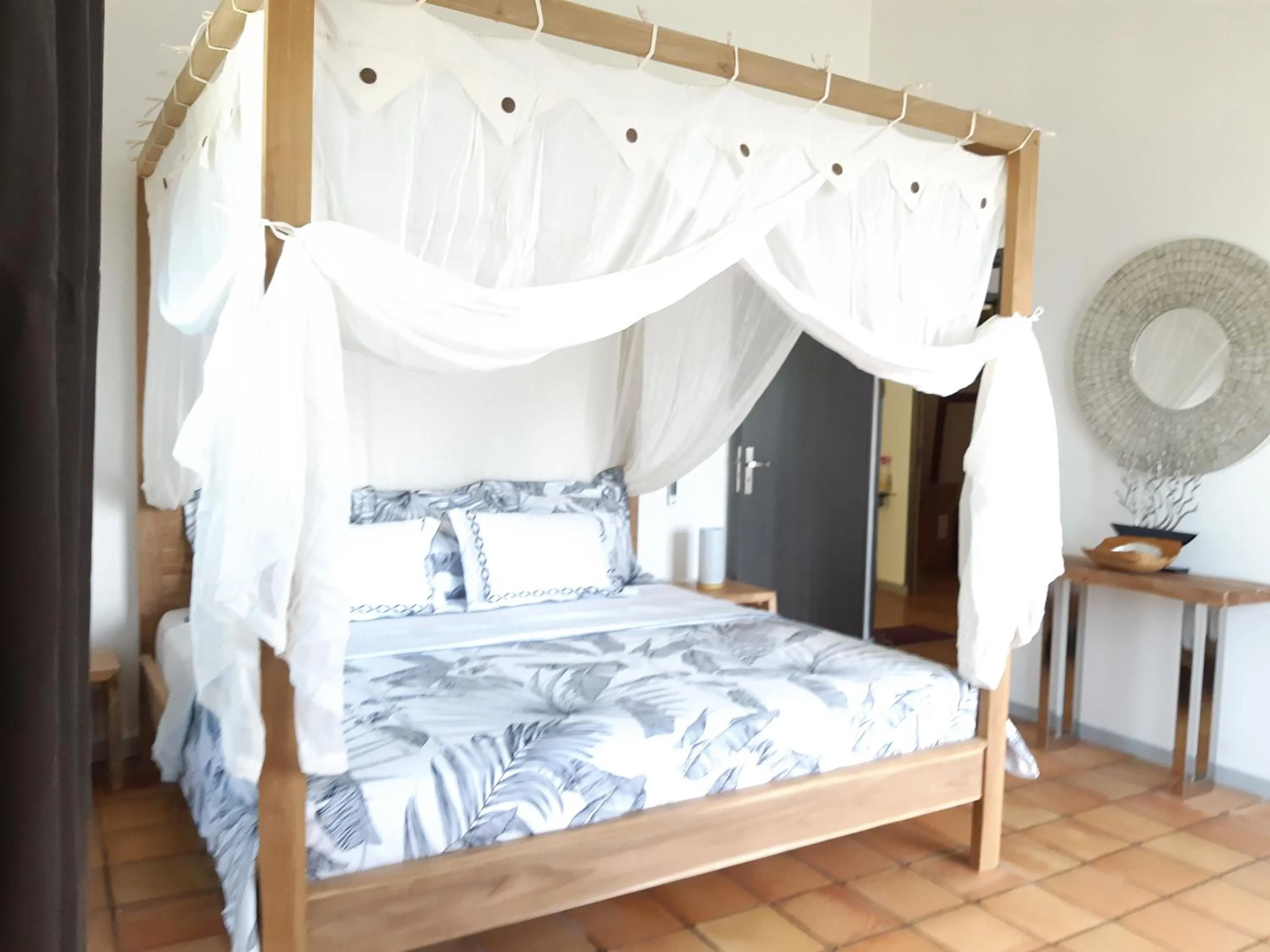 Photo of the whole room, Bed in Domaine Choco Vanille