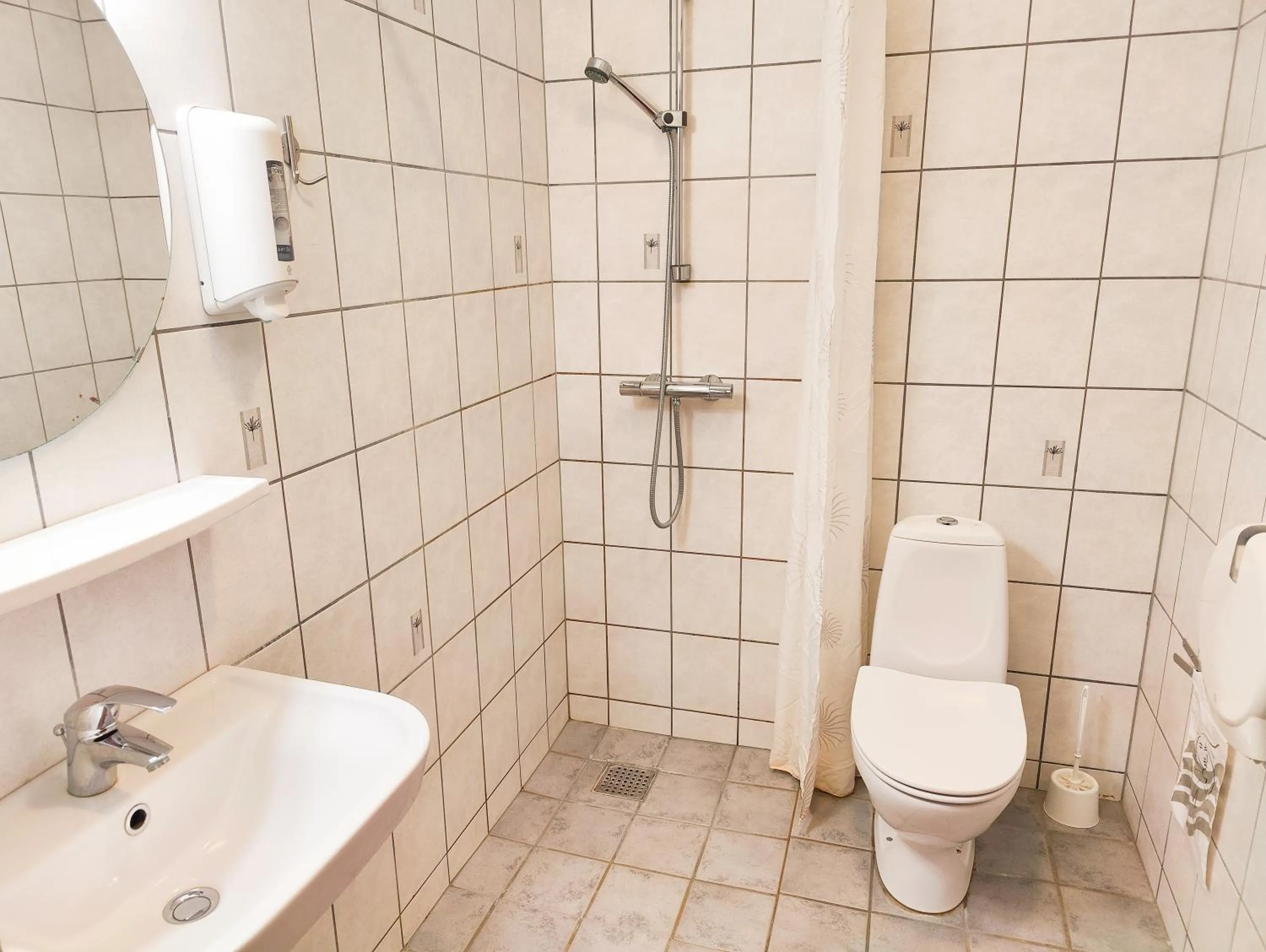 Shower in Rønnes Hotel