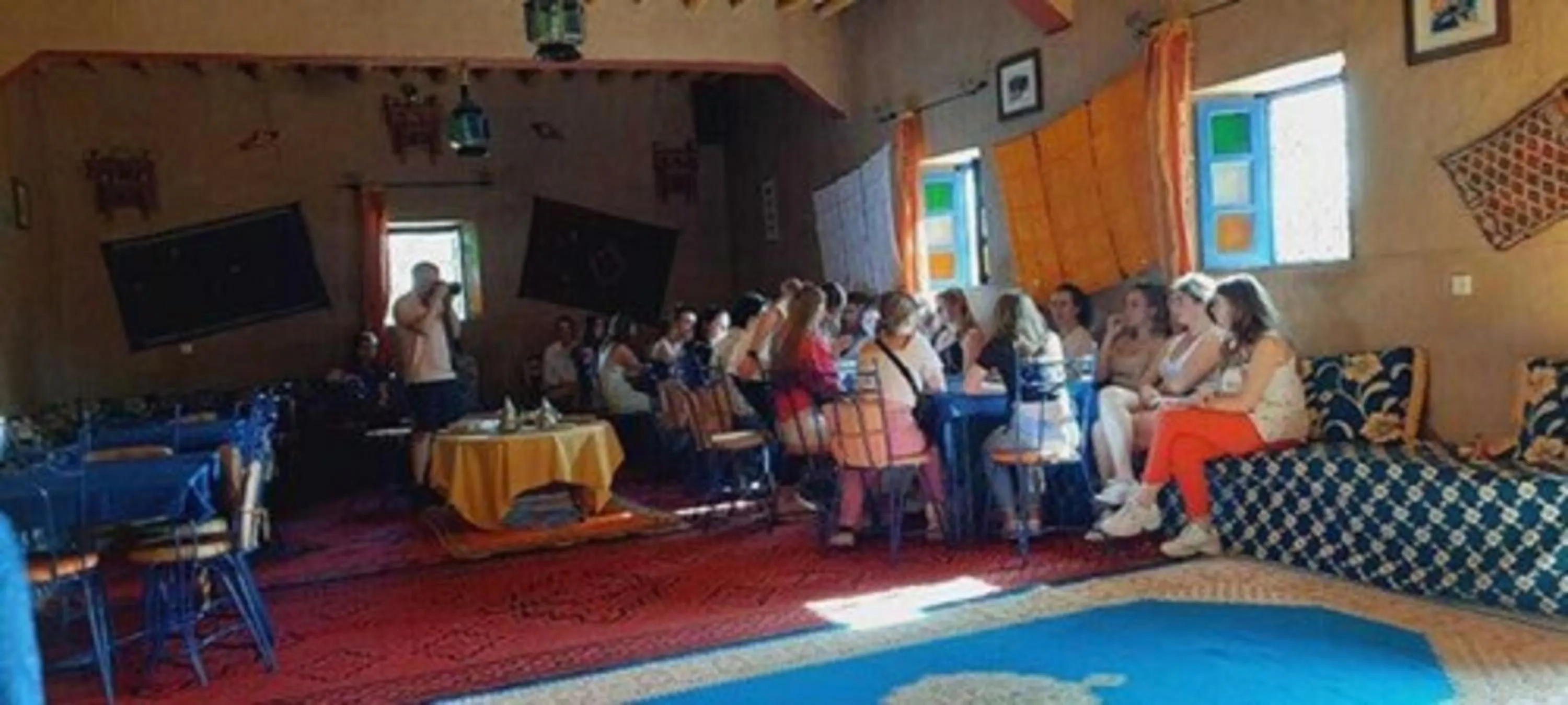 Restaurant/places to eat in Hôtel Riad Tadarte Familier