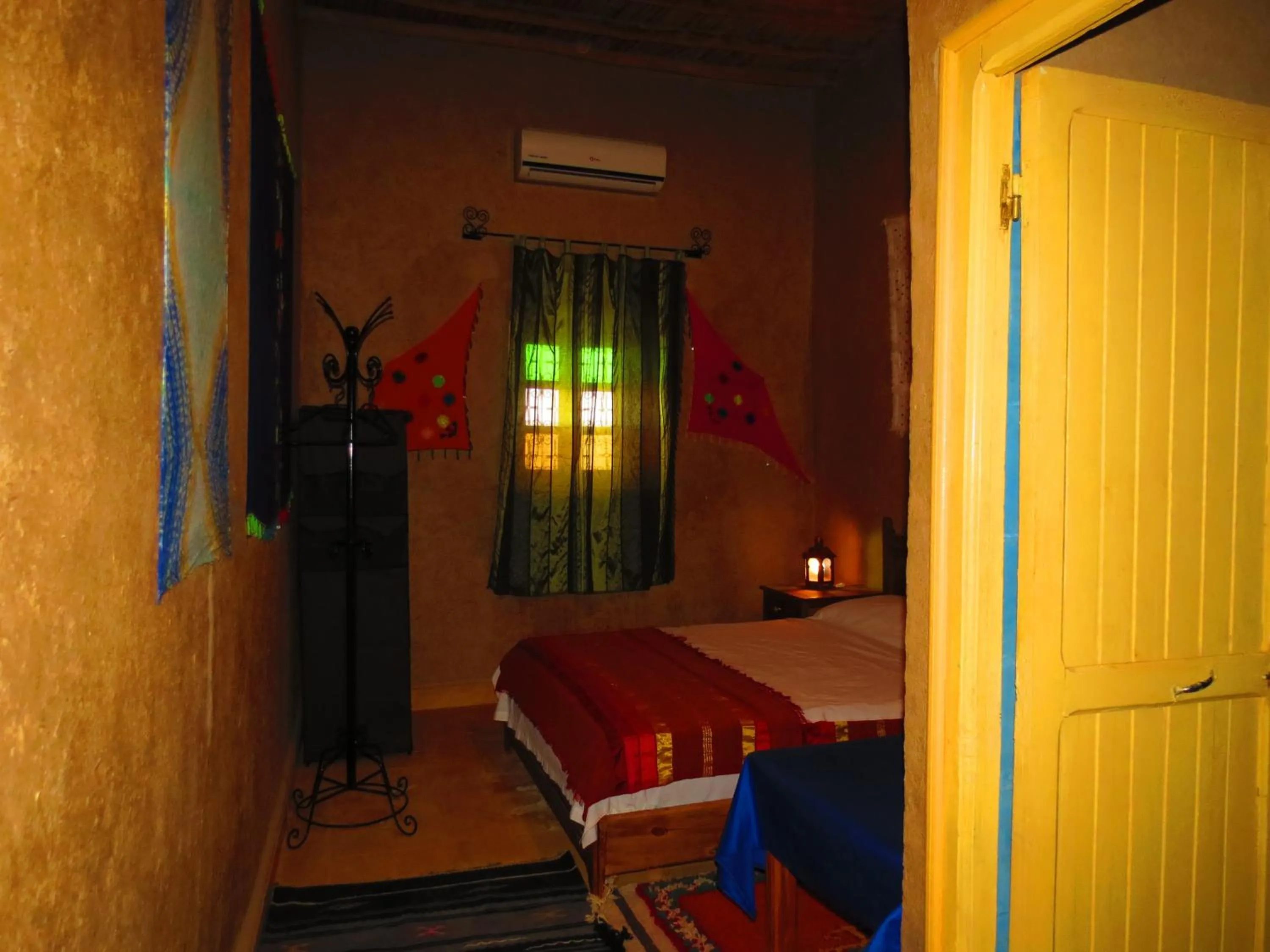 Bed in Hôtel Riad Tadarte Familier