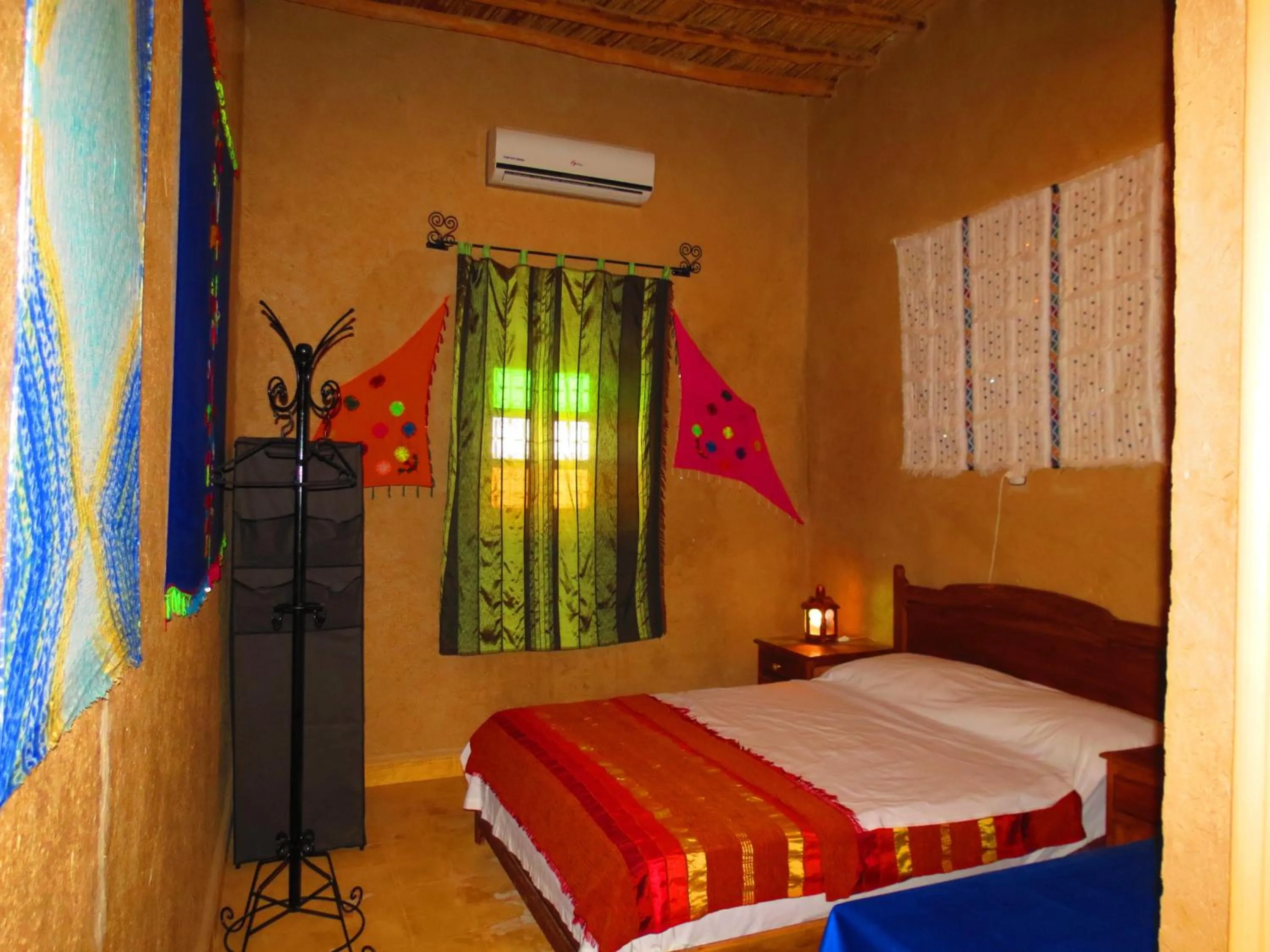 Bed in Hôtel Riad Tadarte Familier