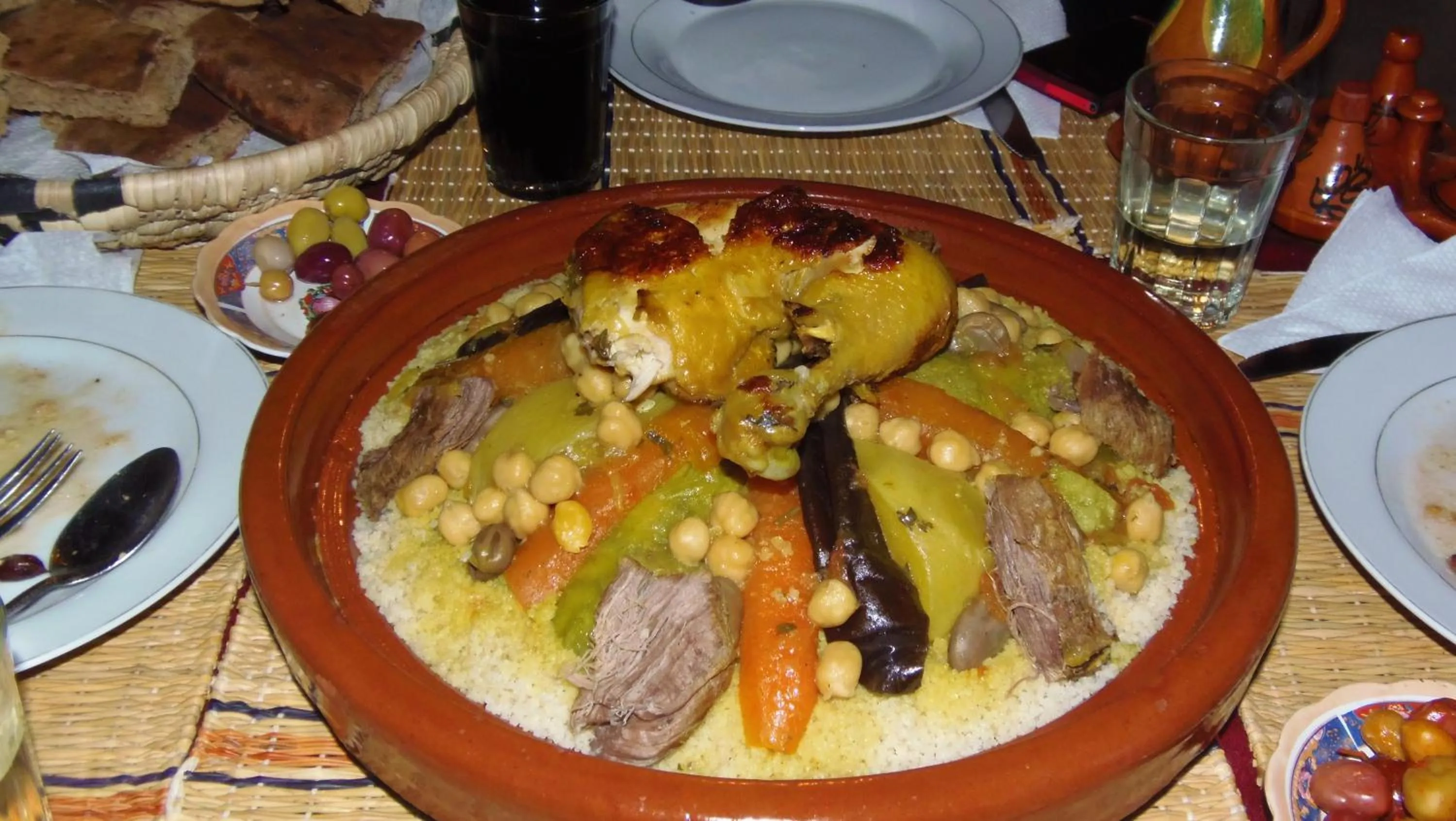 Restaurant/places to eat in Hôtel Riad Tadarte Familier