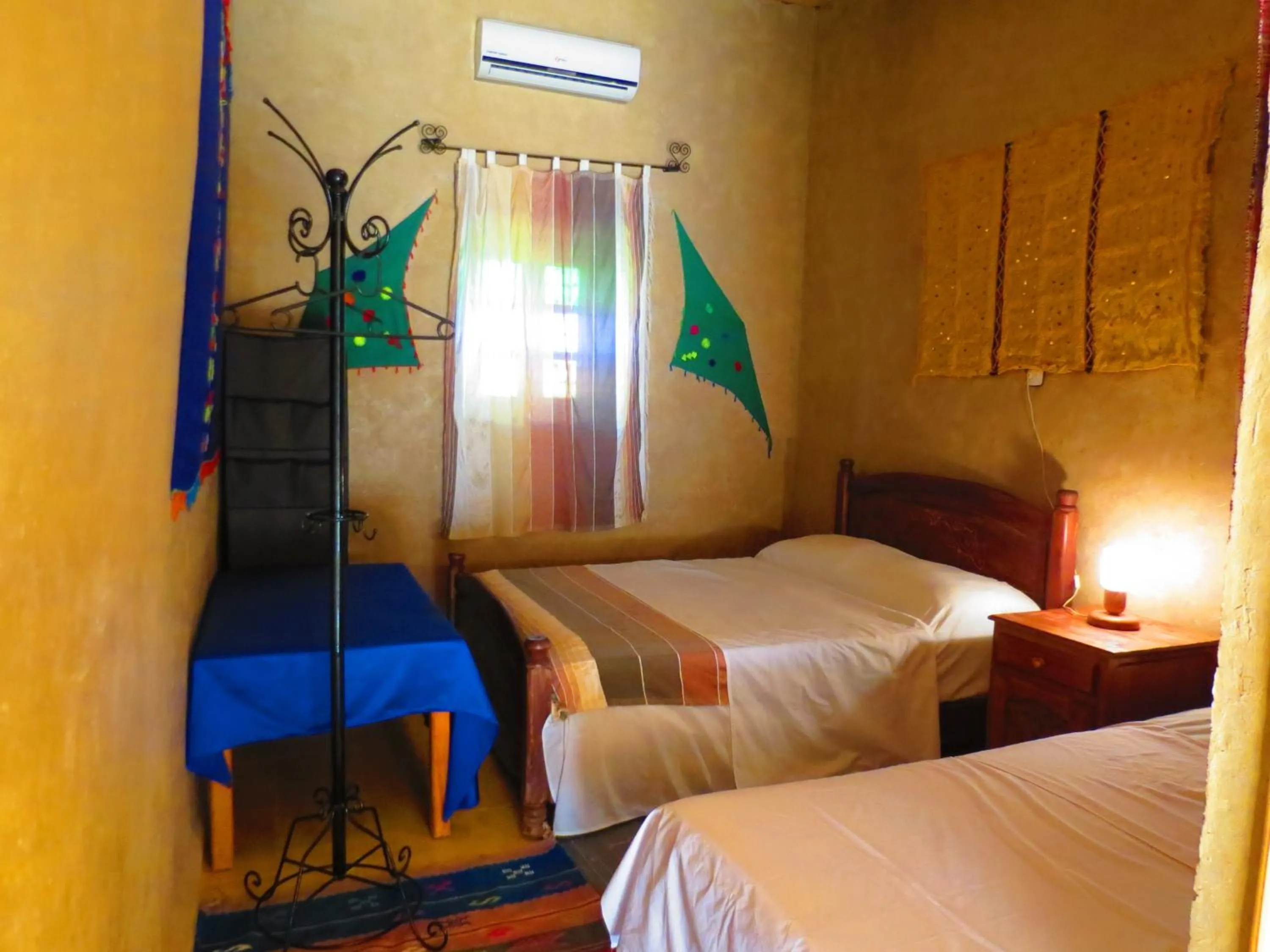 Bed in Hôtel Riad Tadarte Familier