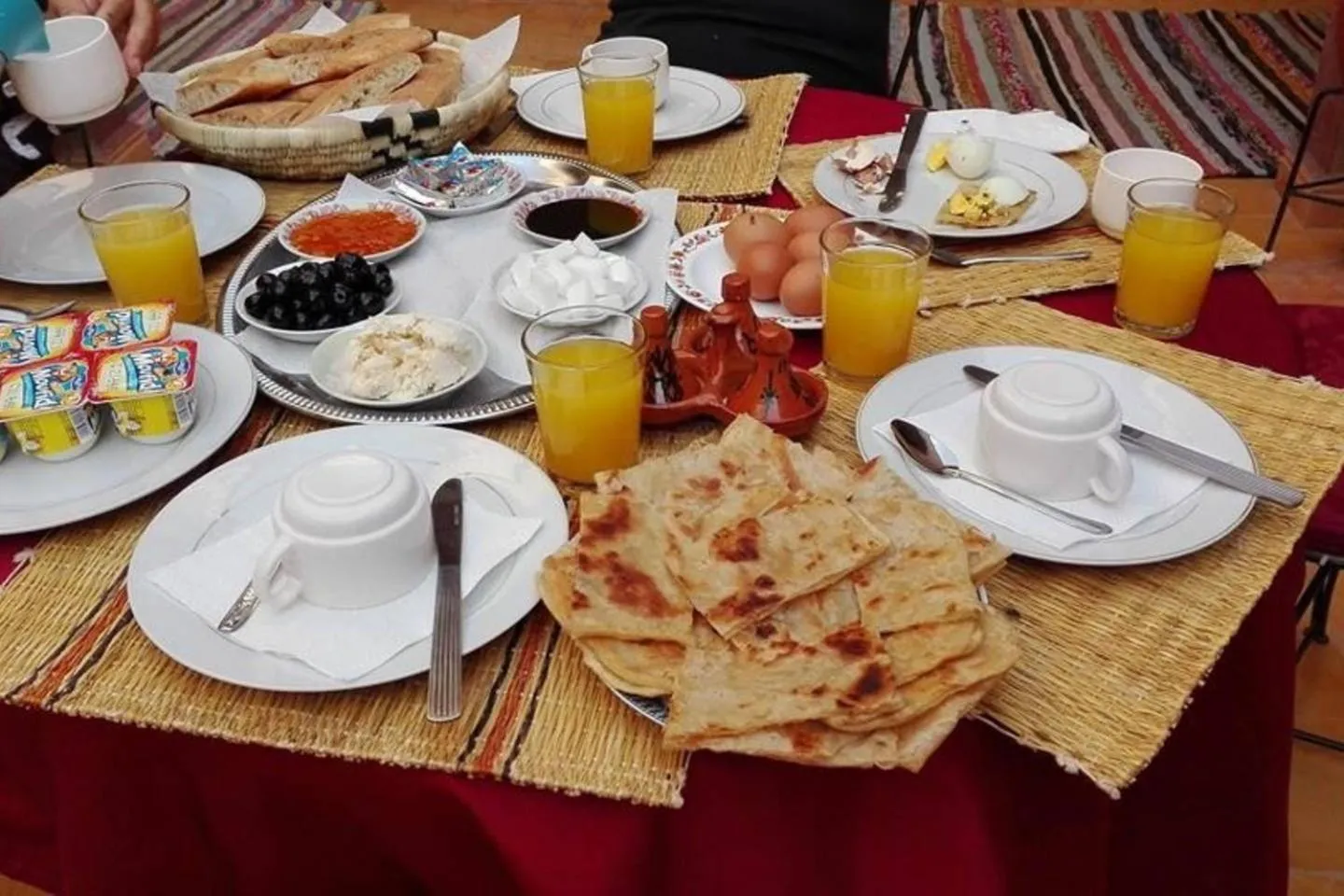 Food and drinks in Hôtel Riad Tadarte Familier