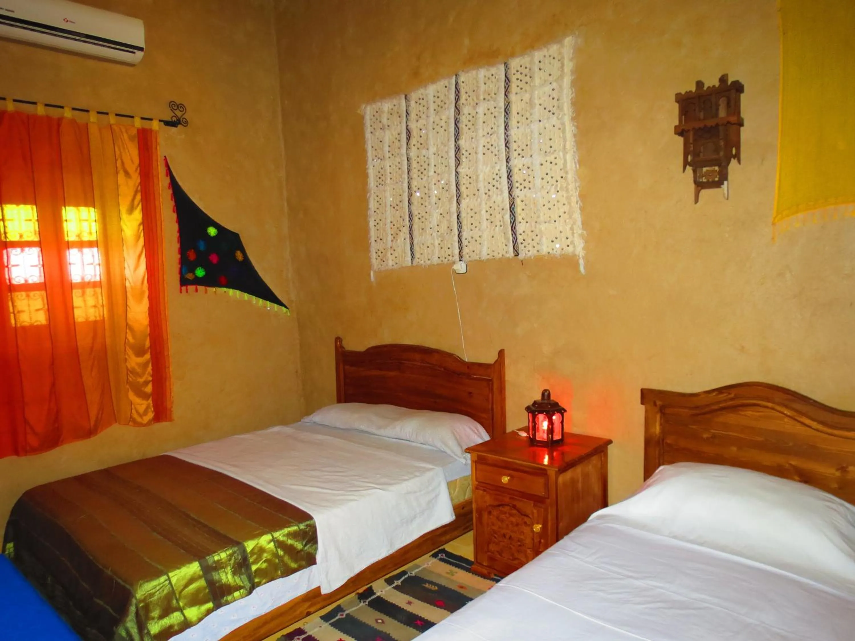 Bed in Hôtel Riad Tadarte Familier