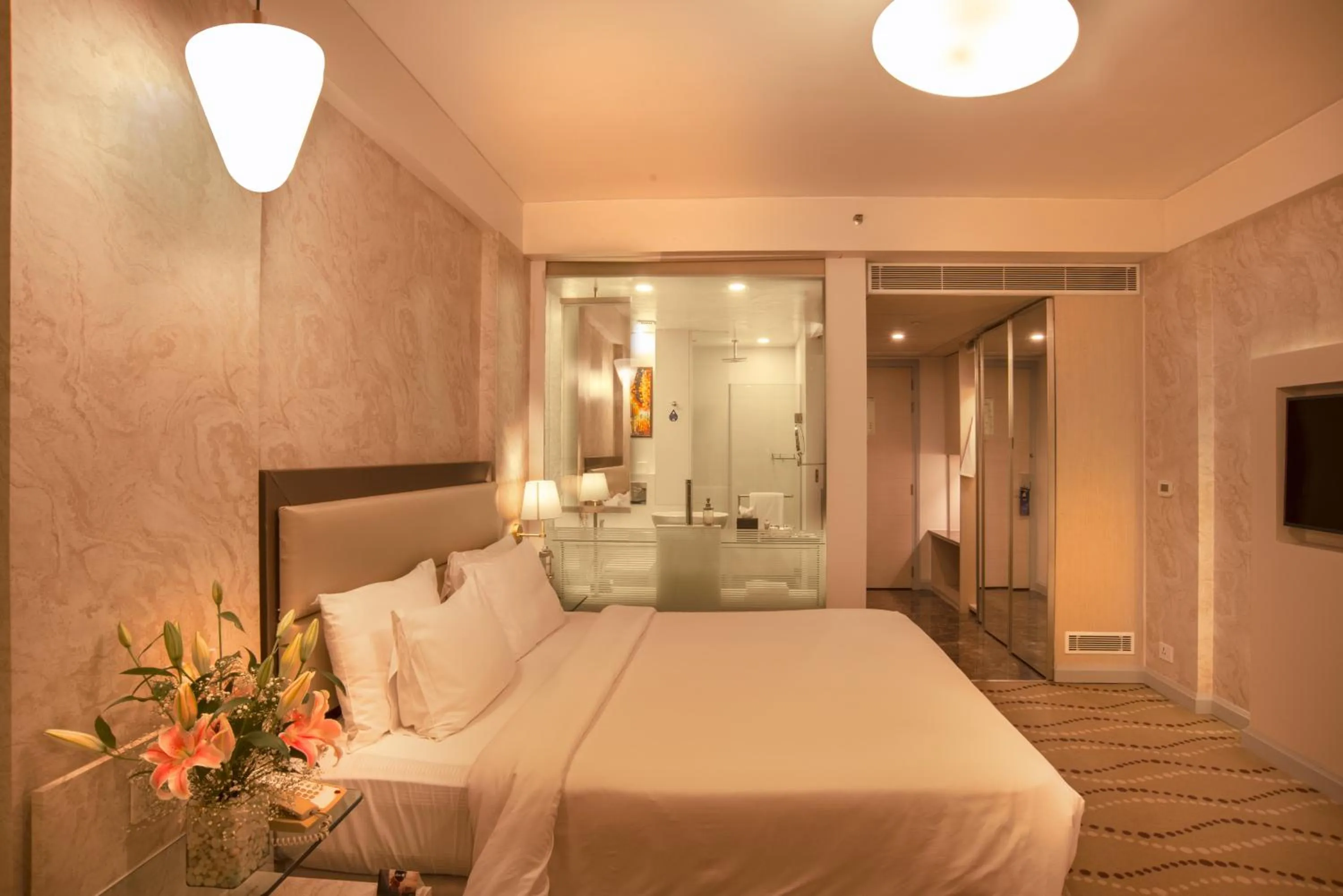 Bedroom, Bed in Radisson Blu Bengaluru Outer Ring Road