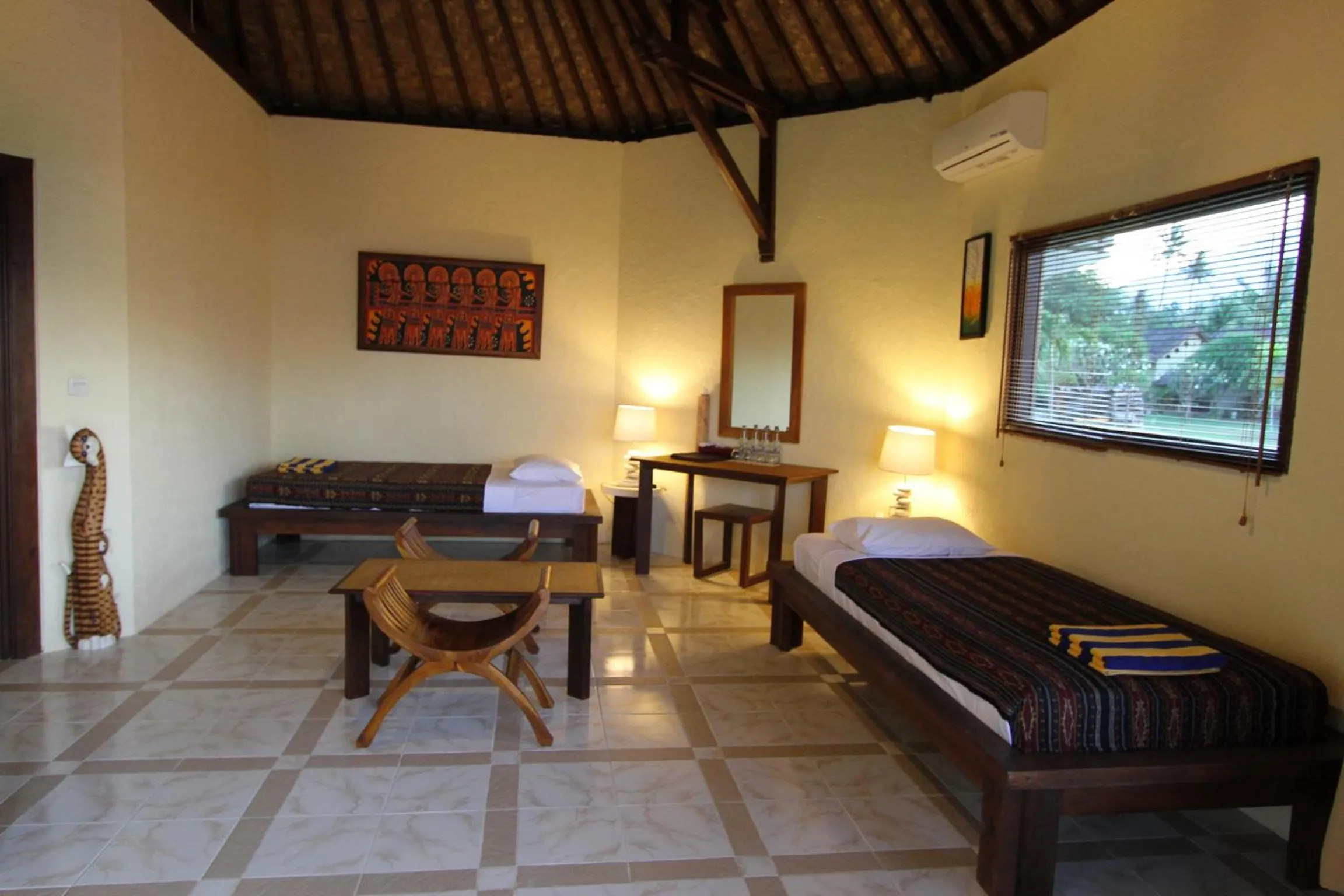 Garden, Bed in Hotel Uyah Amed Spa Resort