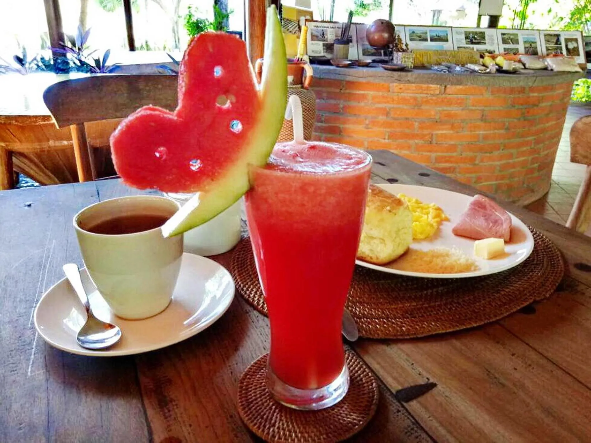 Food and drinks in Hotel Uyah Amed Spa Resort