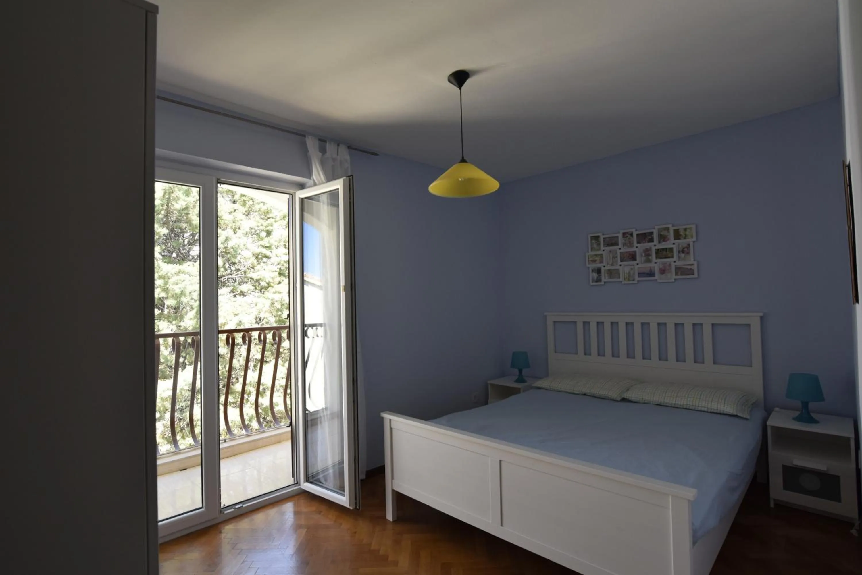 Holiday apartment with a balcony and sea view, just 300 metres from the beach