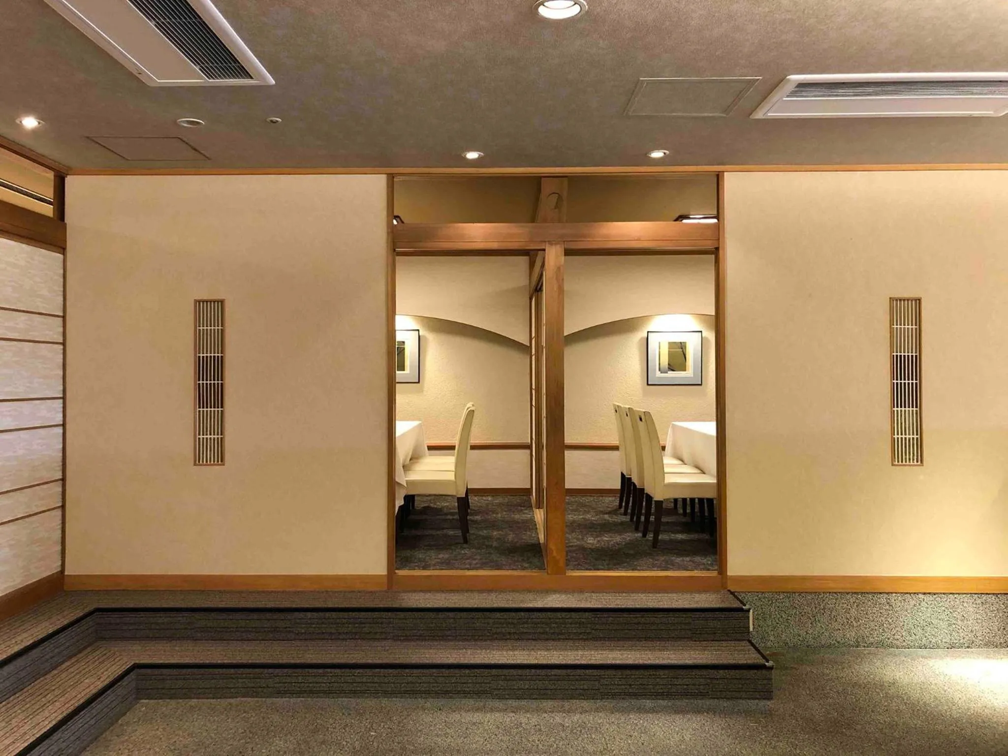 Restaurant/places to eat, Bed in Hotel Pearl City Kobe