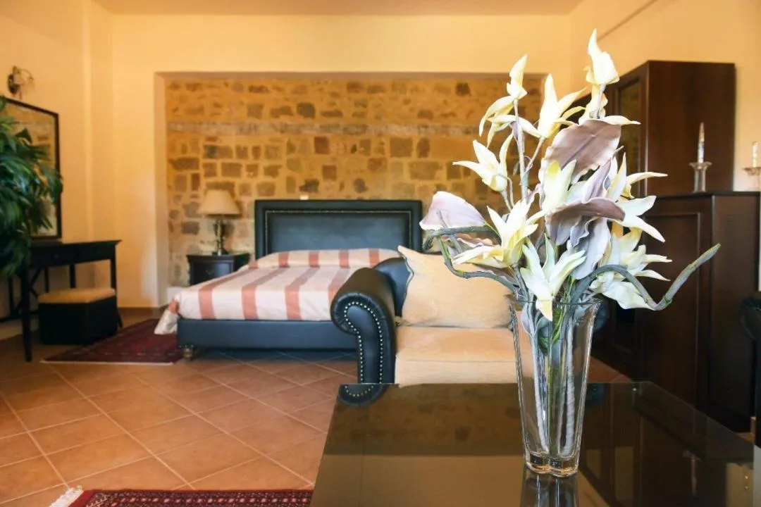 Photo of the whole room, Bed in Paris Hotel