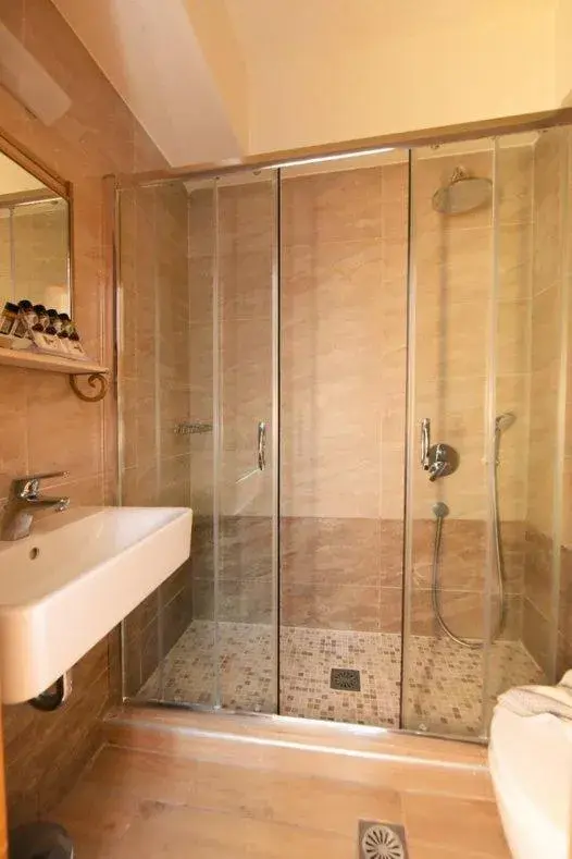 Triple Room in Paris Hotel Triple Room in Paris Hotel