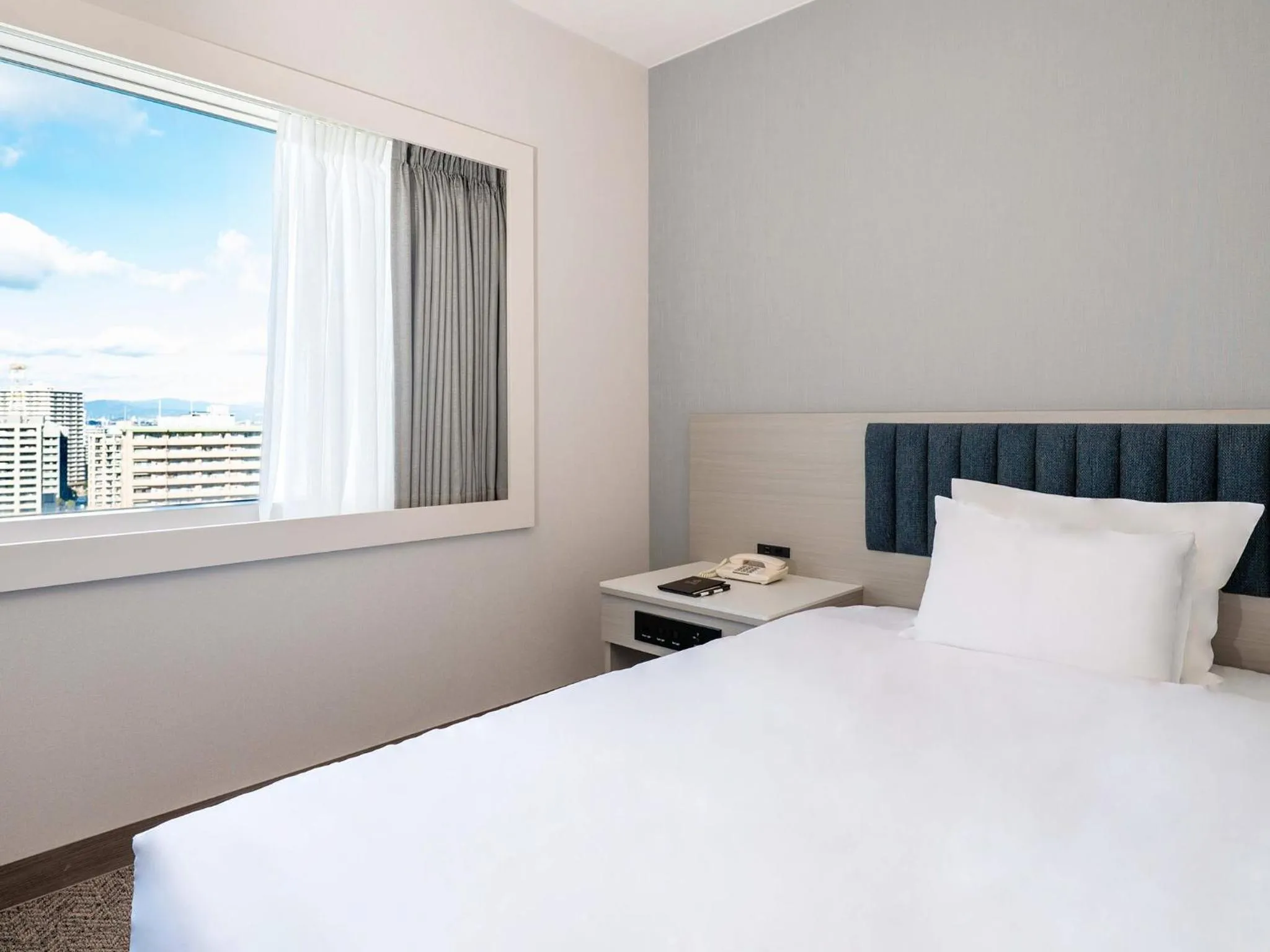 Photo of the whole room, Bed in Hotel Crown Palais Hamamatsu