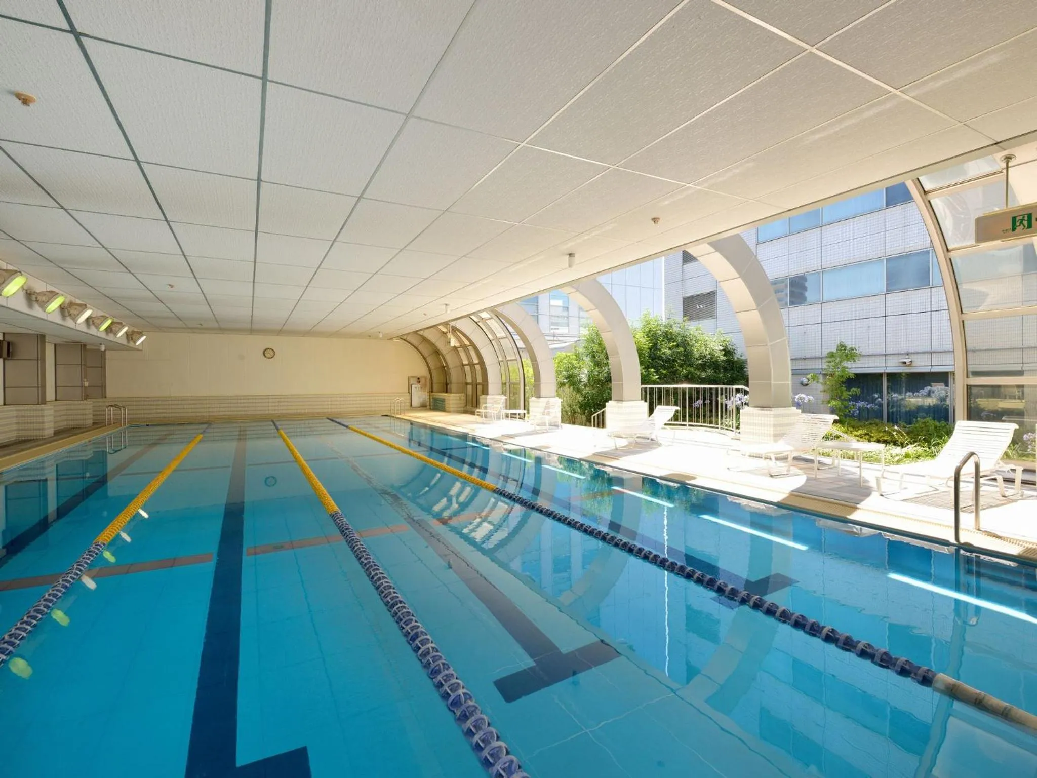 Swimming pool in Hotel Crown Palais Hamamatsu