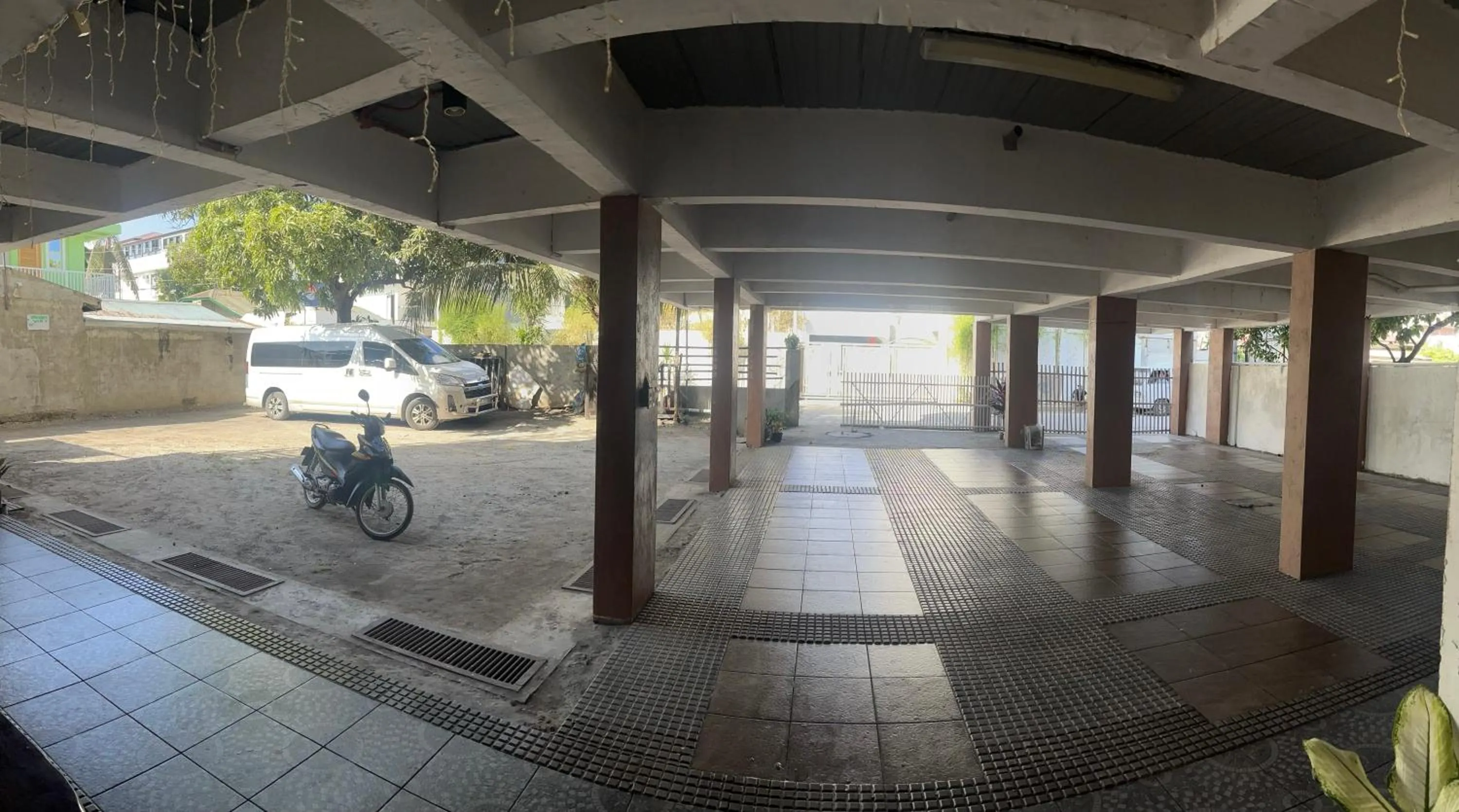 Seabreeze Beach Lodge