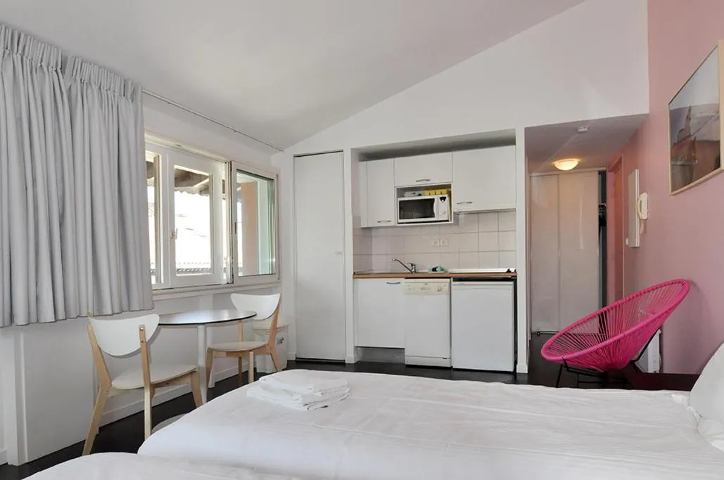 Bed in Temporesidence Chateauneuf