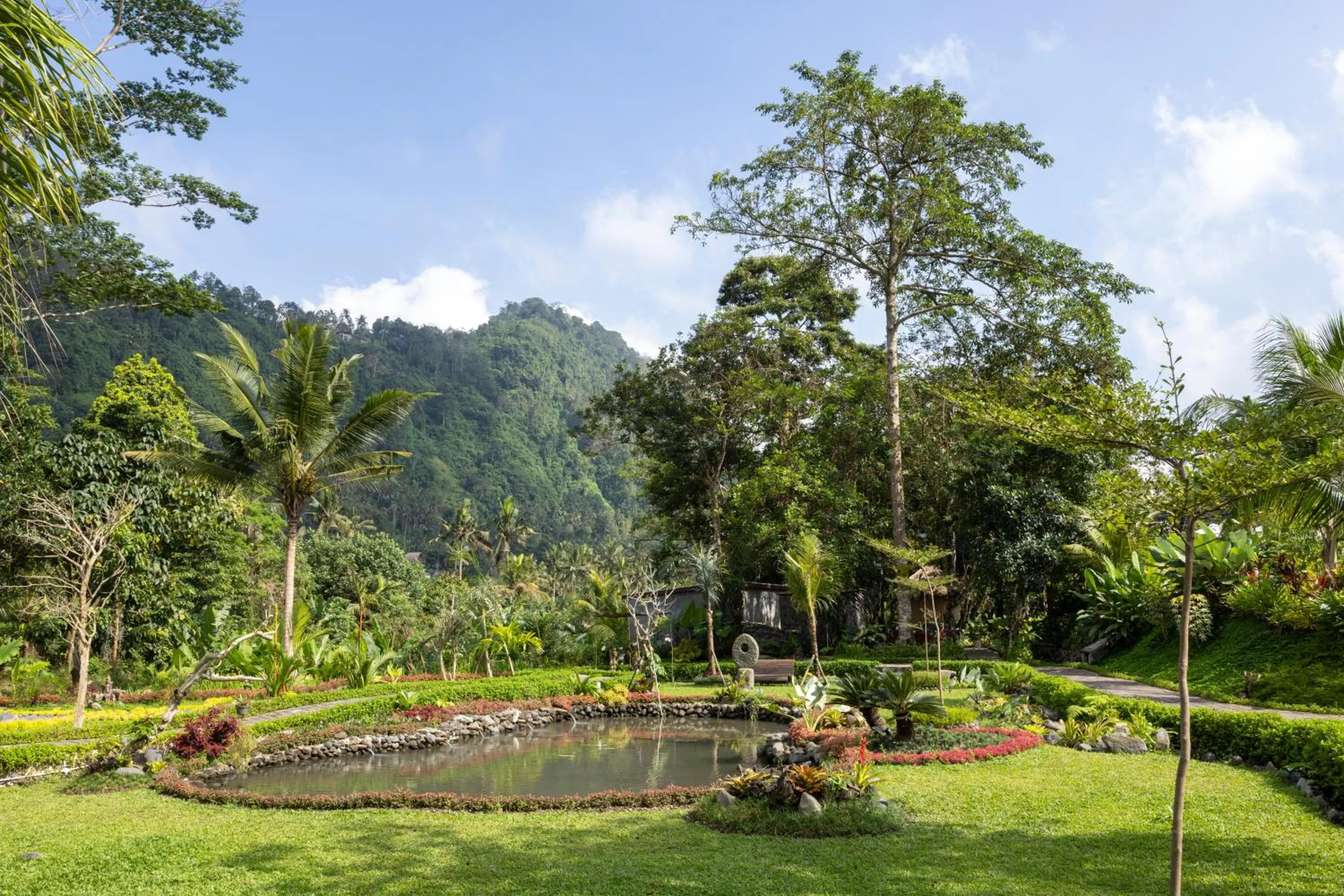 Property building in Wapa di Ume Sidemen