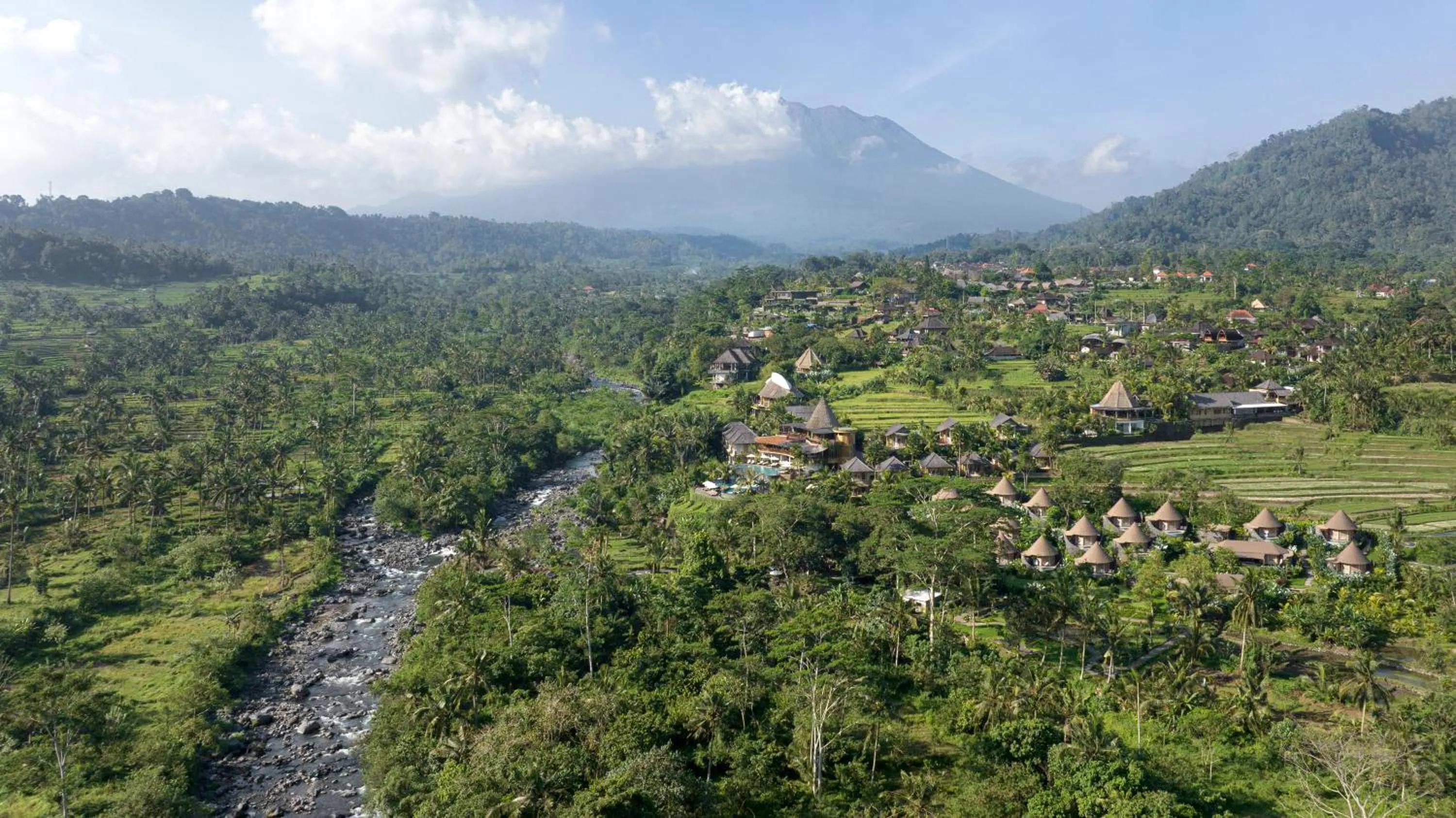 Property building in Wapa di Ume Sidemen