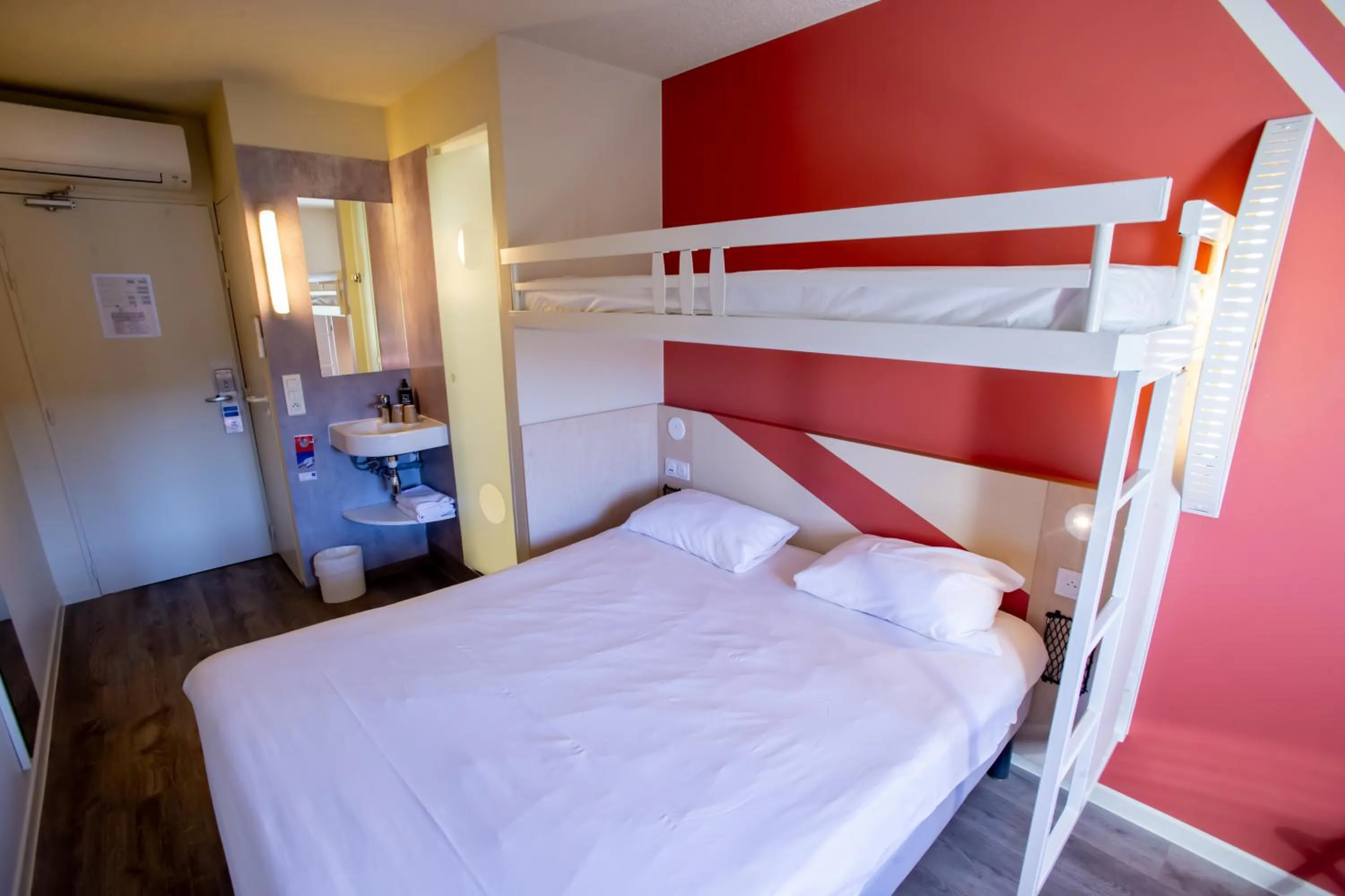 Bedroom, Bed in ibis budget Haguenau Strasbourg Nord