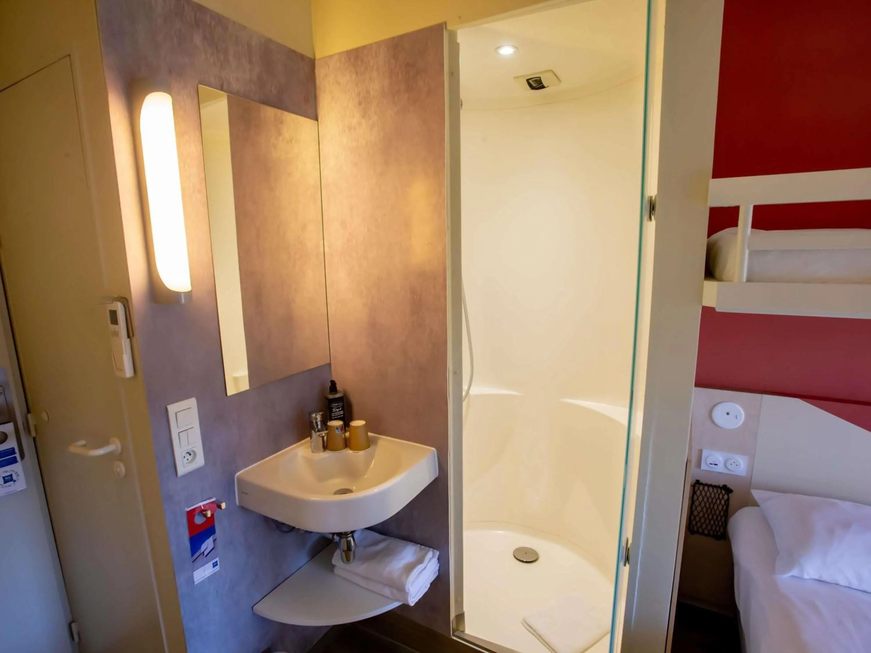 Bedroom, Bed in ibis budget Haguenau Strasbourg Nord