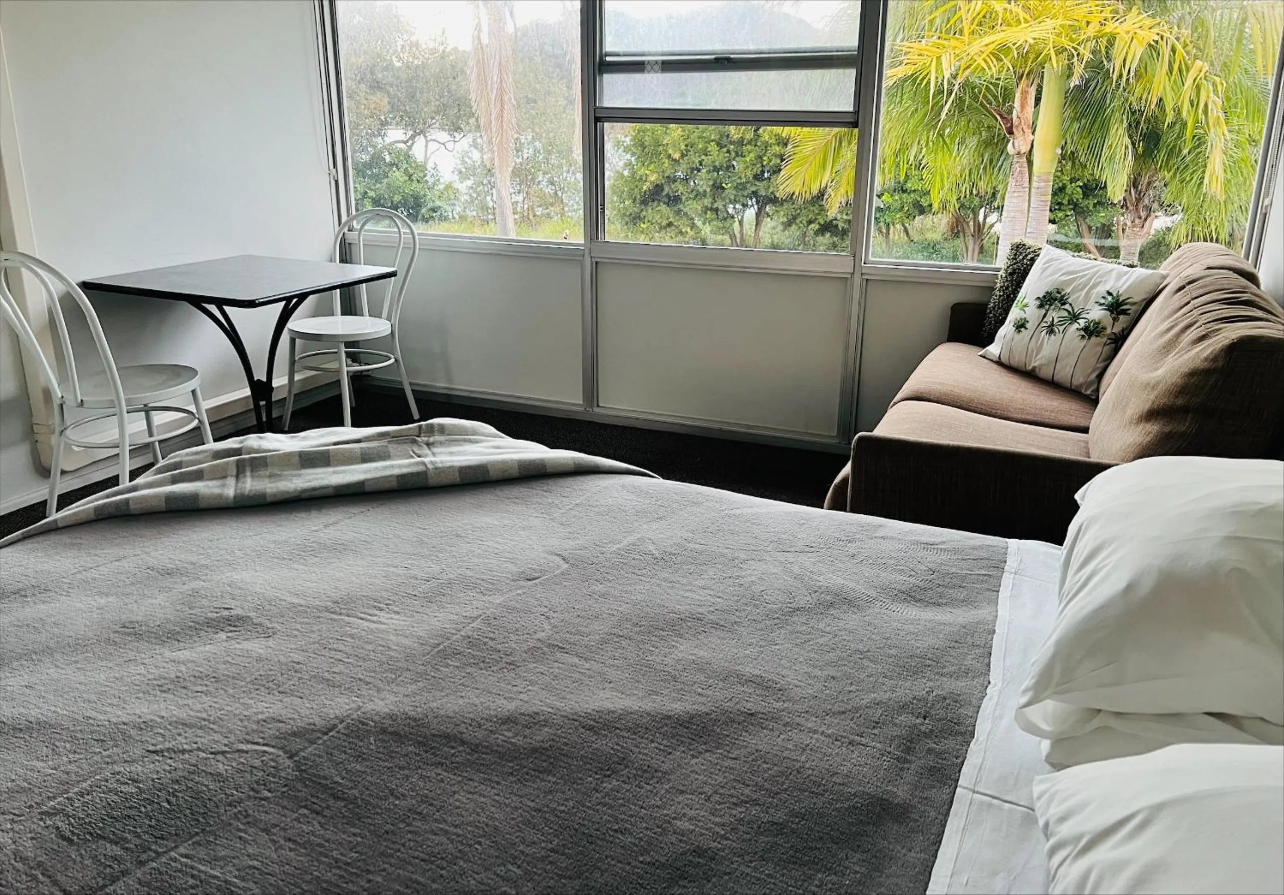 Bed in Ettalong Beach motel