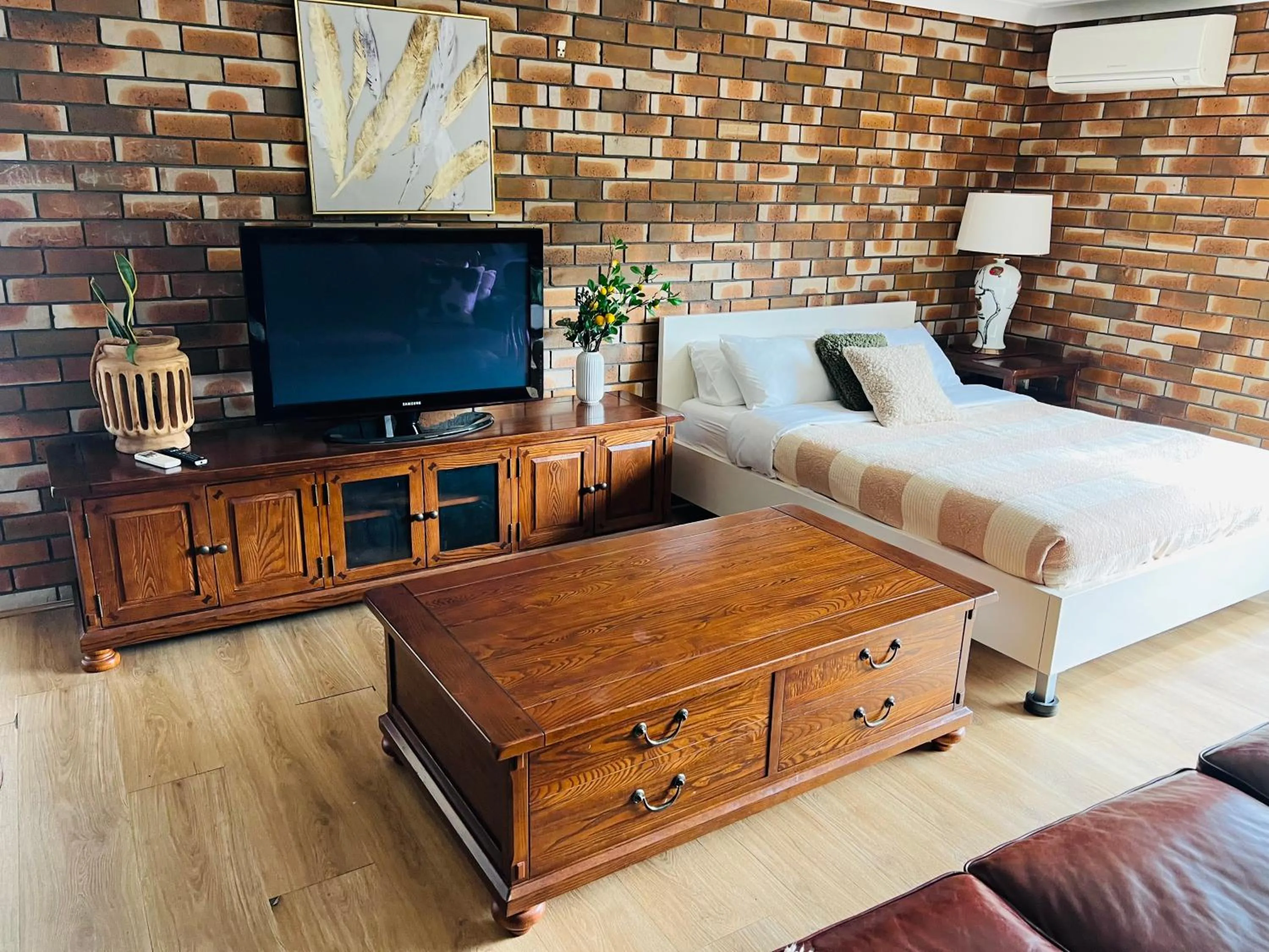 Bed in Ettalong Beach motel