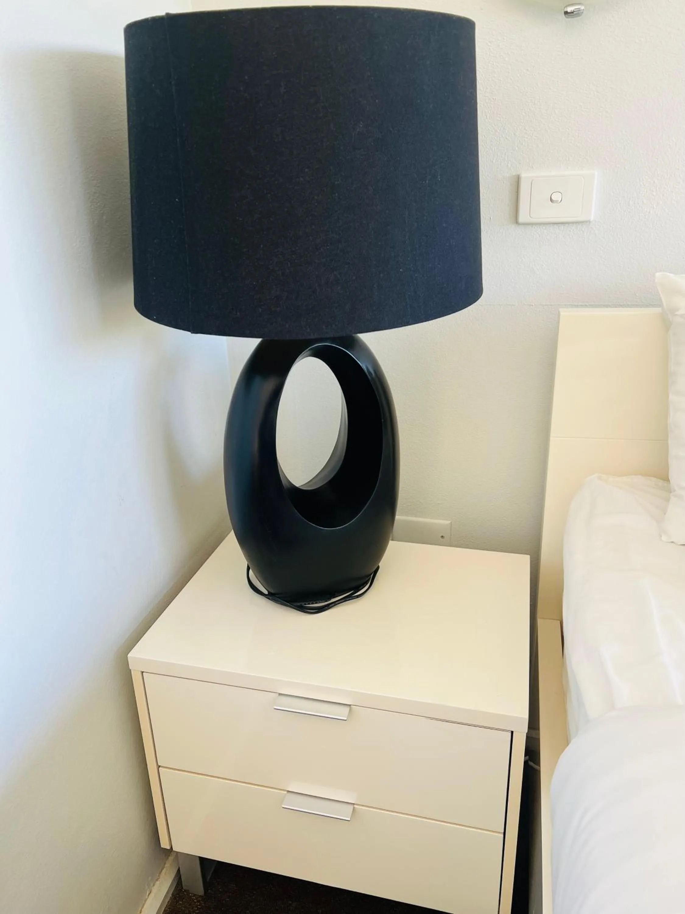 Bed in Ettalong Beach motel