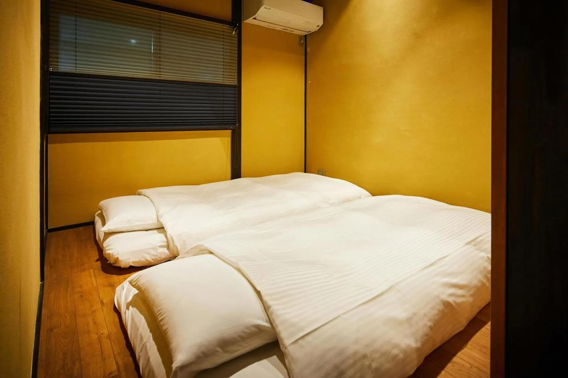 Bedroom, Bed in Nijo sikibu an