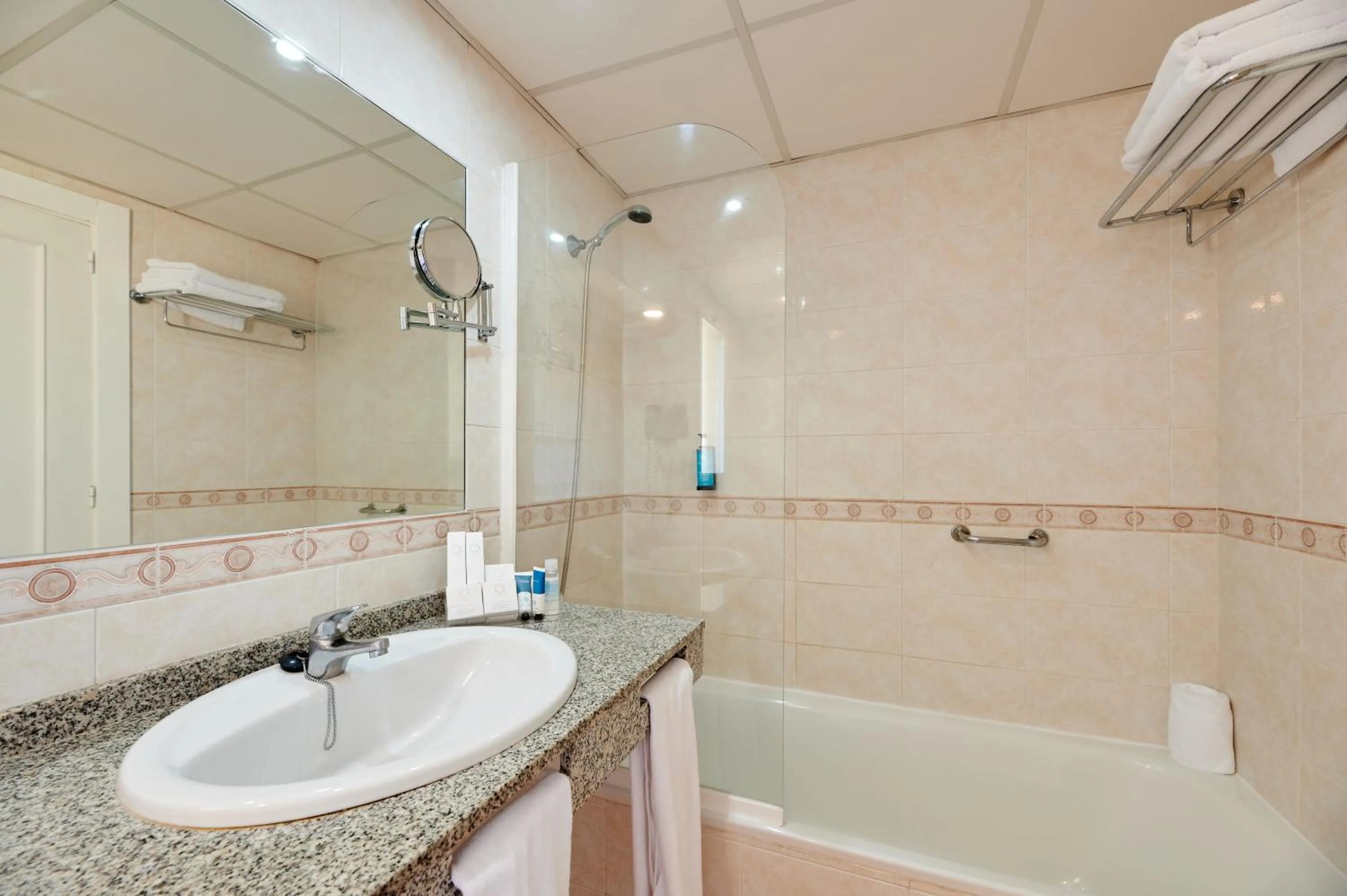 Bathroom in AluaSun Marbella Park