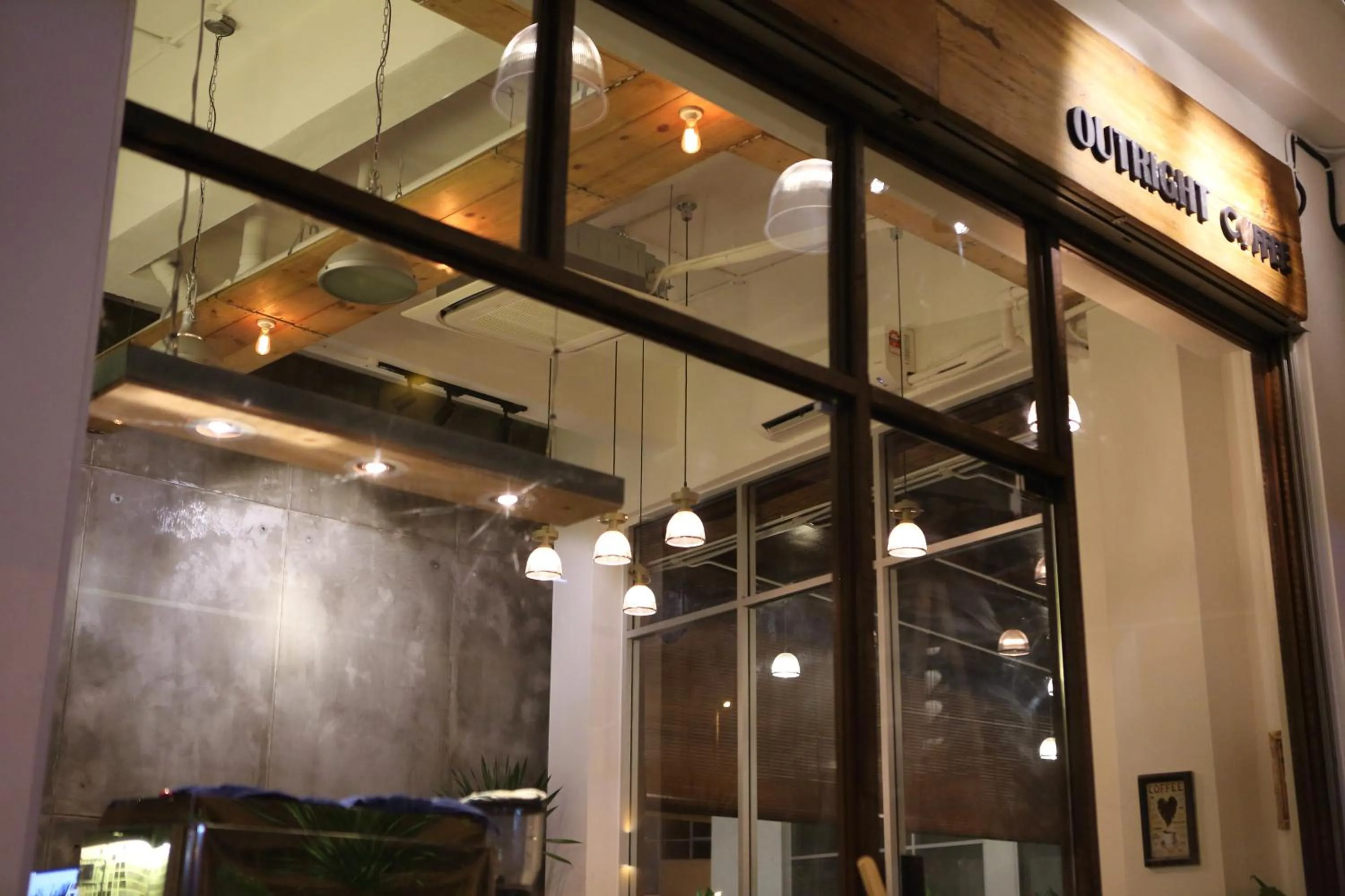 Restaurant/places to eat in De House Hotel