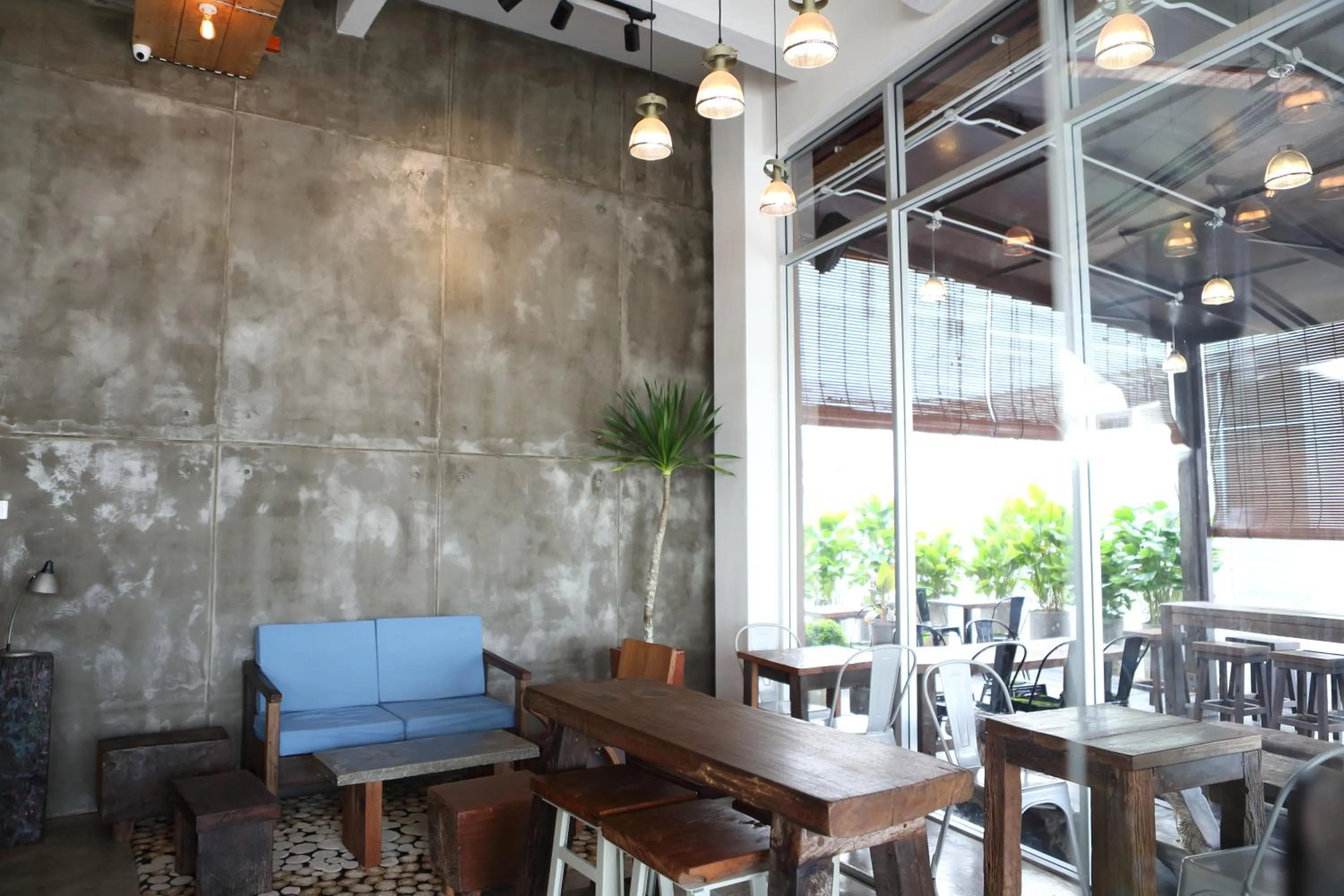 Restaurant/places to eat in De House Hotel