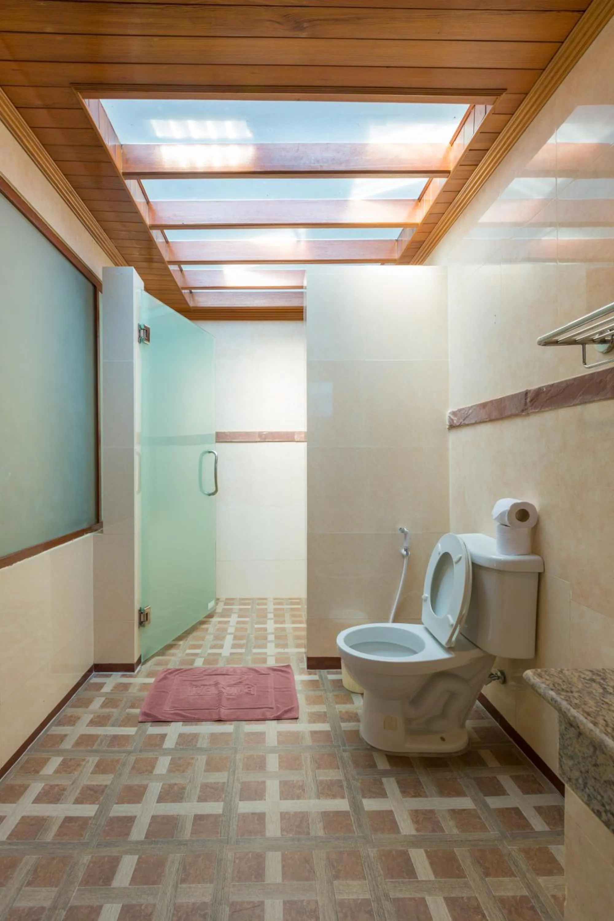 Bathroom in Long Beach Lodge, Chaweng Beach, Koh Samui