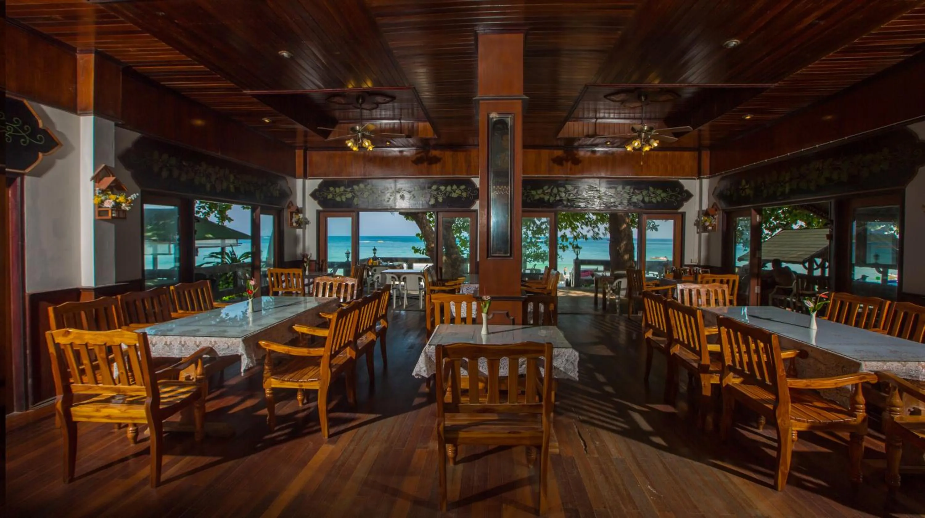 Restaurant/places to eat in Long Beach Lodge, Chaweng Beach, Koh Samui