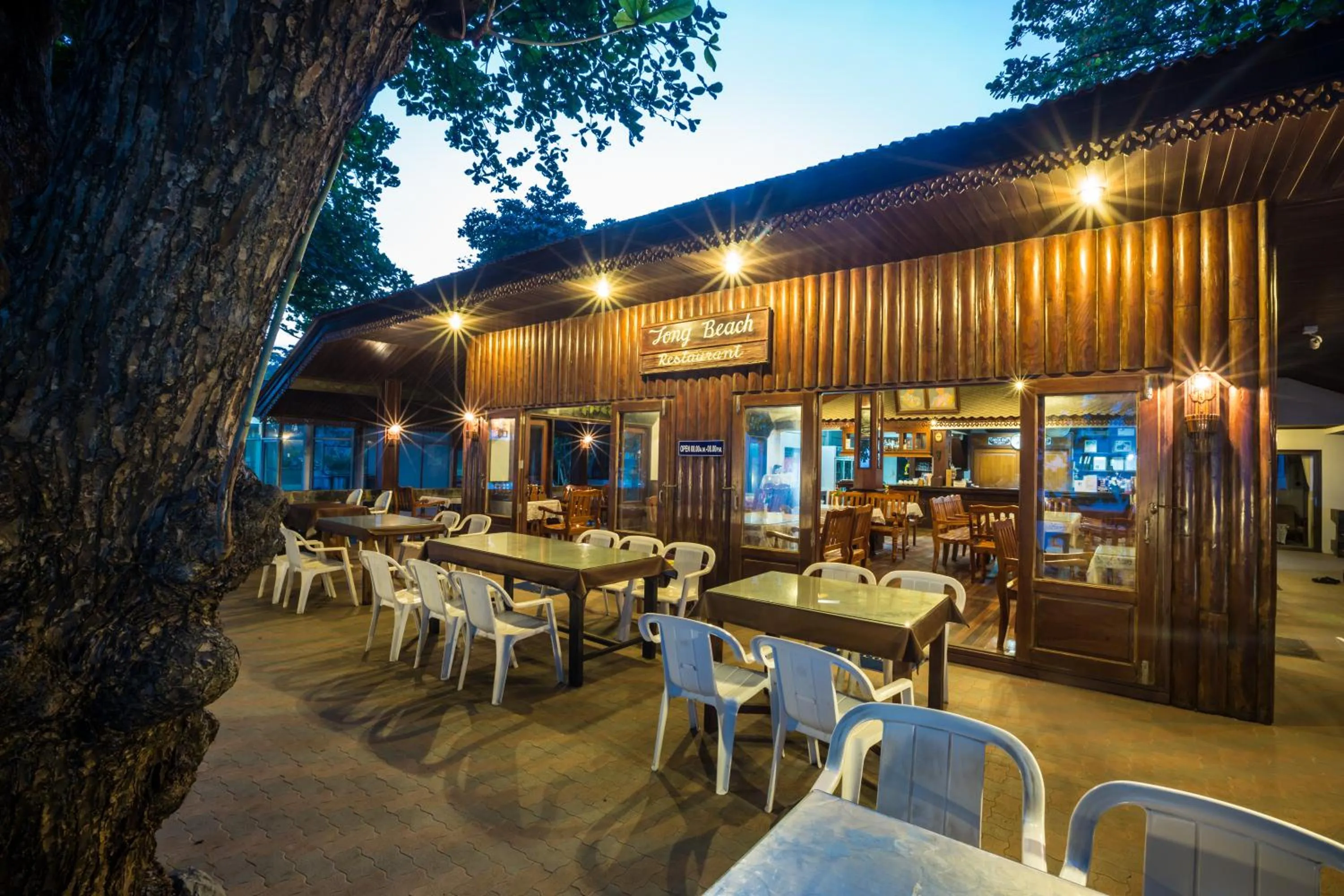 Restaurant/places to eat in Long Beach Lodge, Chaweng Beach, Koh Samui