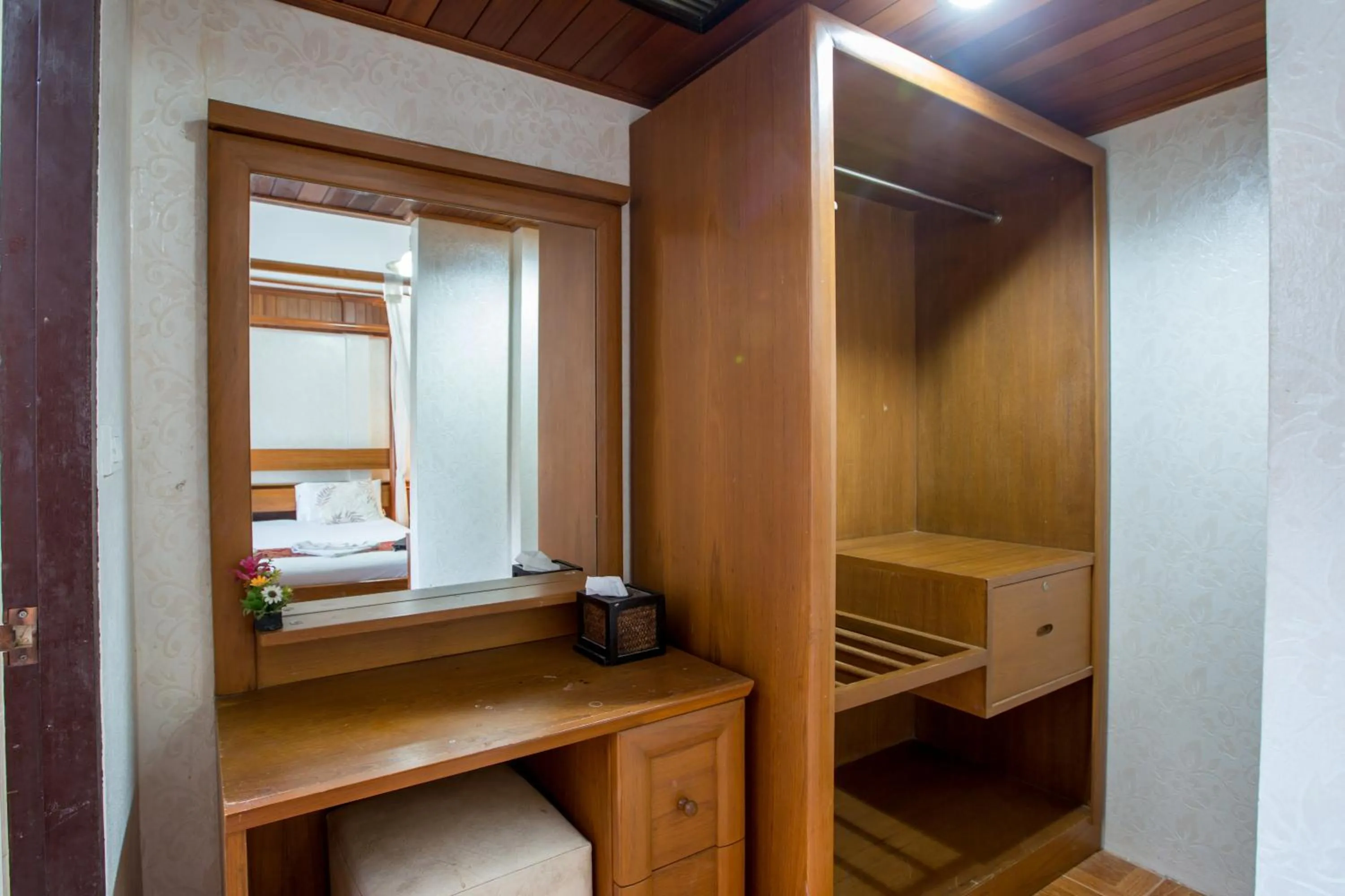 Bedroom, Bed in Long Beach Lodge, Chaweng Beach, Koh Samui