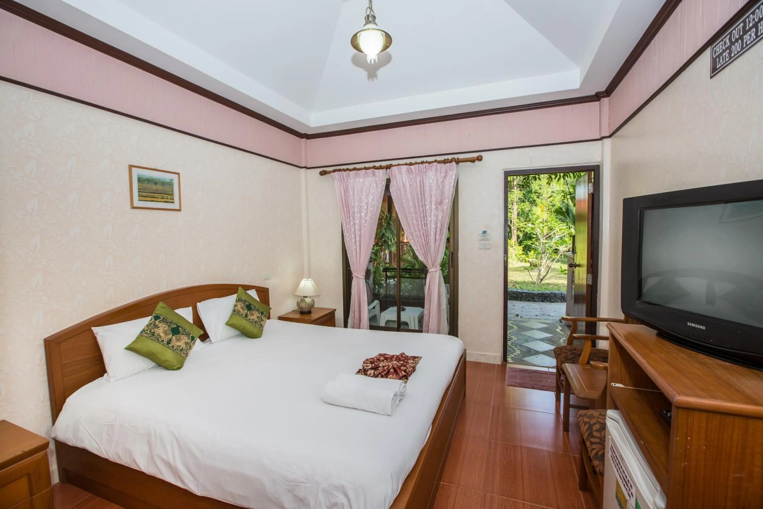 Bed in Long Beach Lodge, Chaweng Beach, Koh Samui