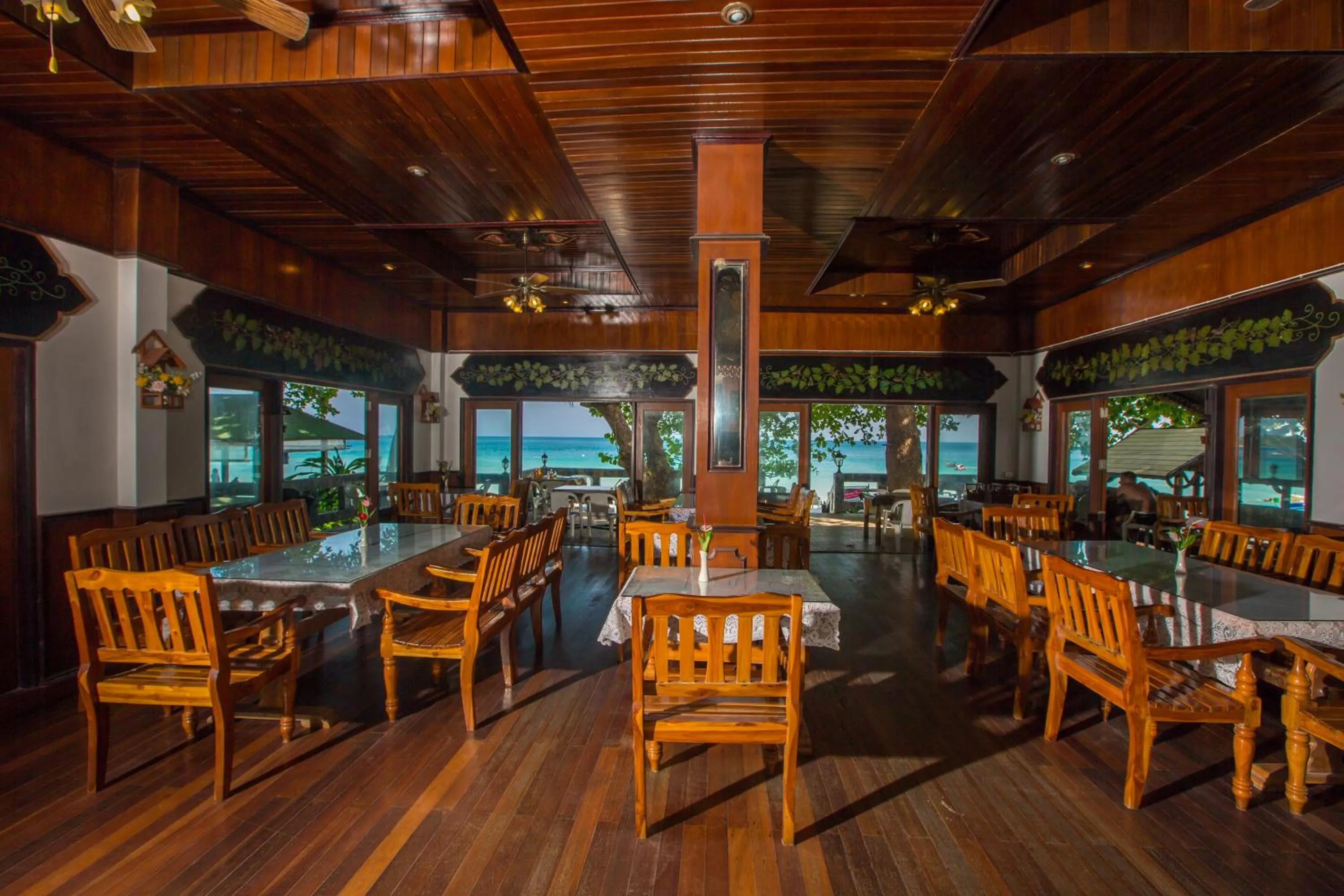 Restaurant/places to eat in Long Beach Lodge, Chaweng Beach, Koh Samui