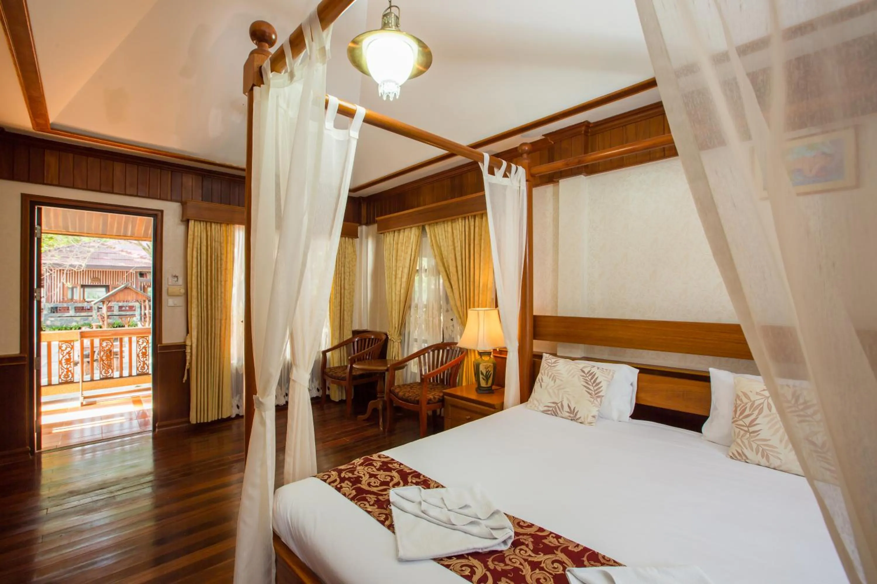 Bedroom, Bed in Long Beach Lodge, Chaweng Beach, Koh Samui