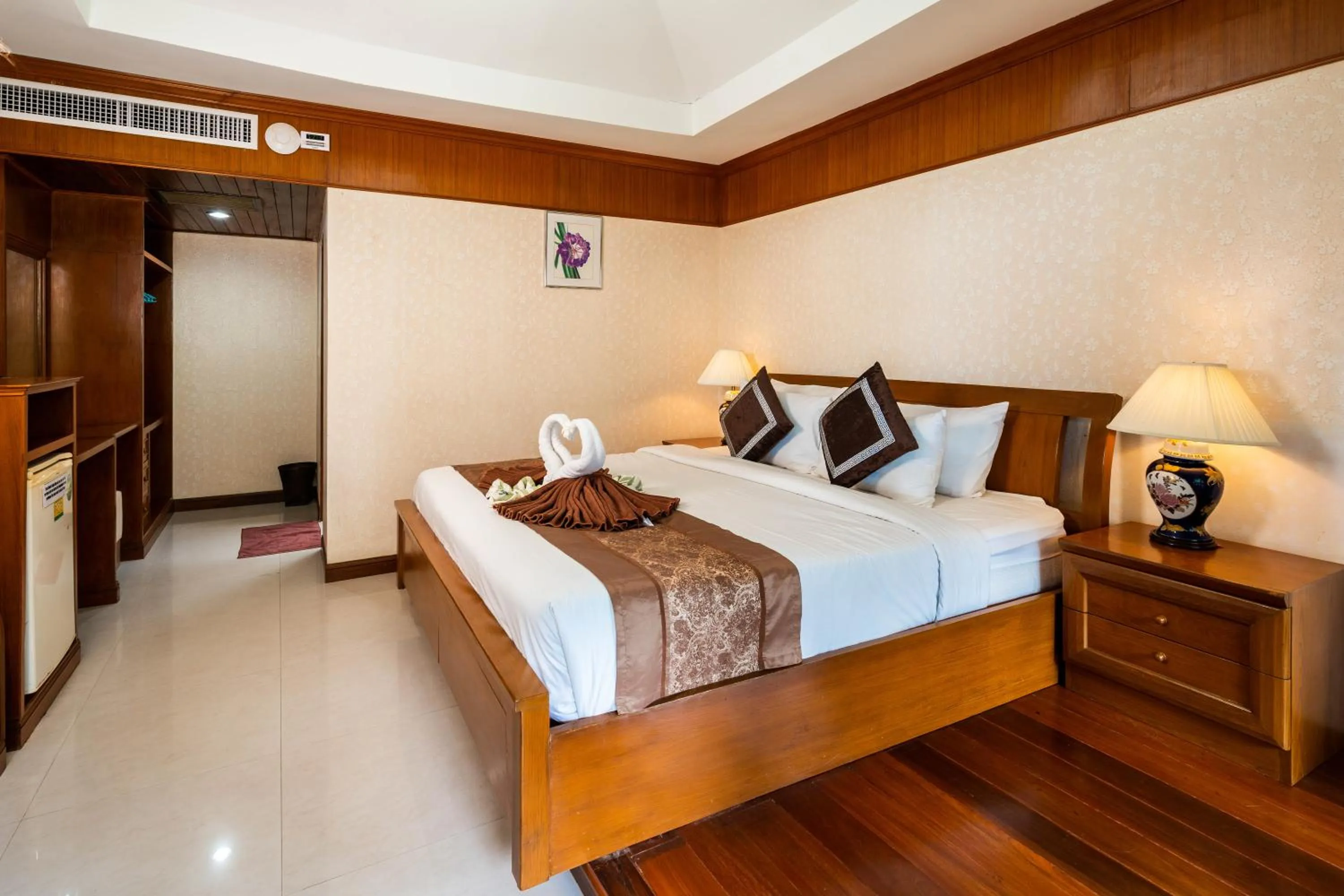 Bed in Long Beach Lodge, Chaweng Beach, Koh Samui
