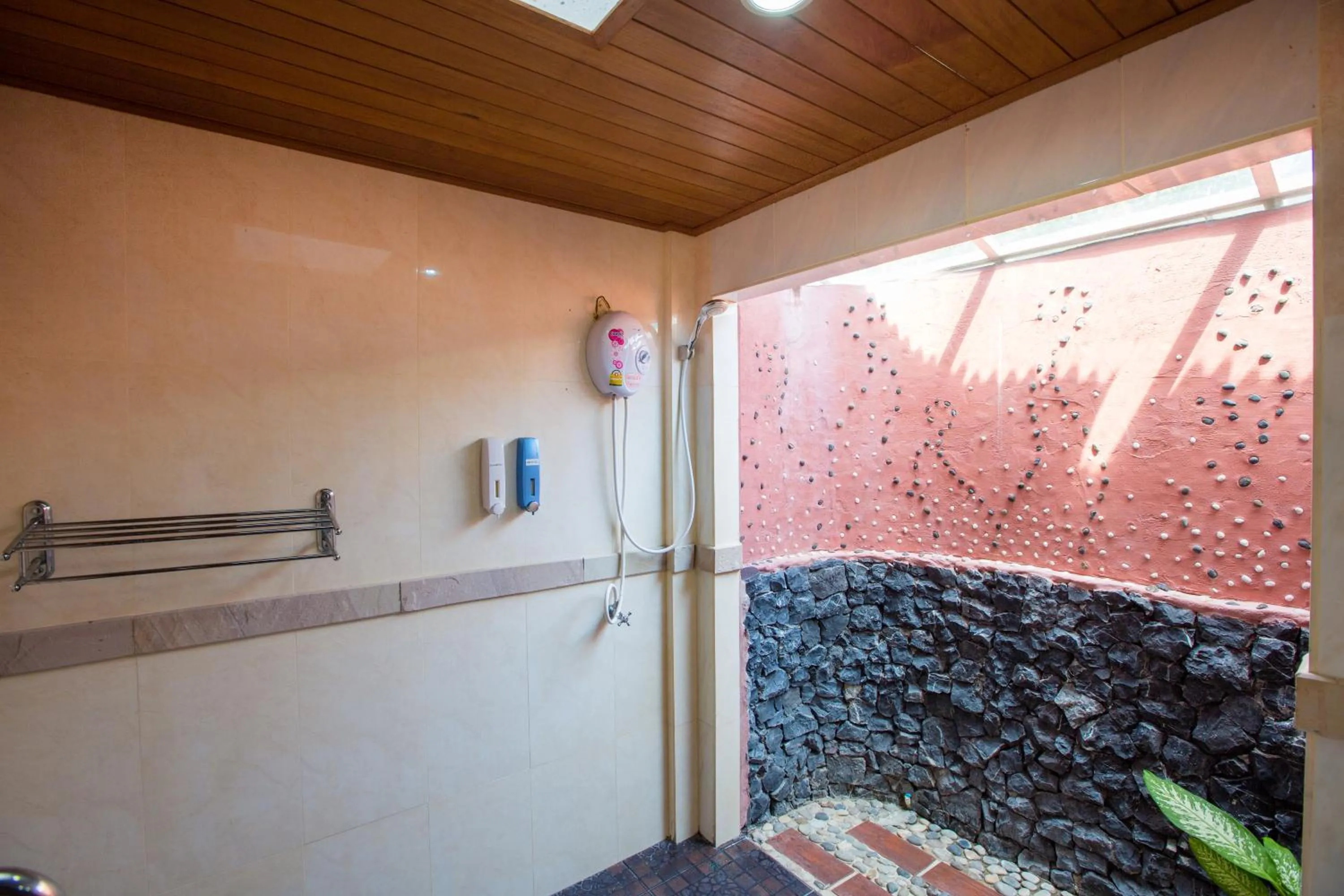 Bathroom in Long Beach Lodge, Chaweng Beach, Koh Samui