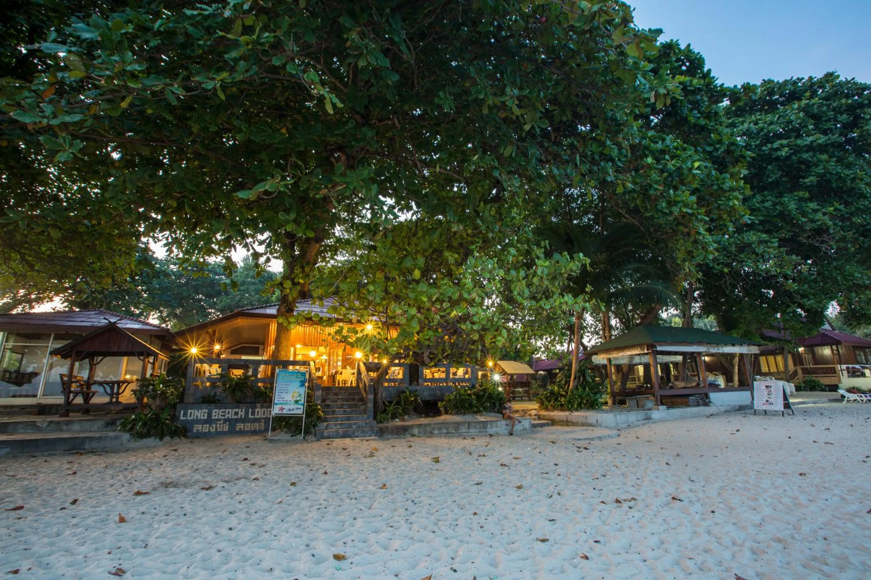 Beach in Long Beach Lodge, Chaweng Beach, Koh Samui