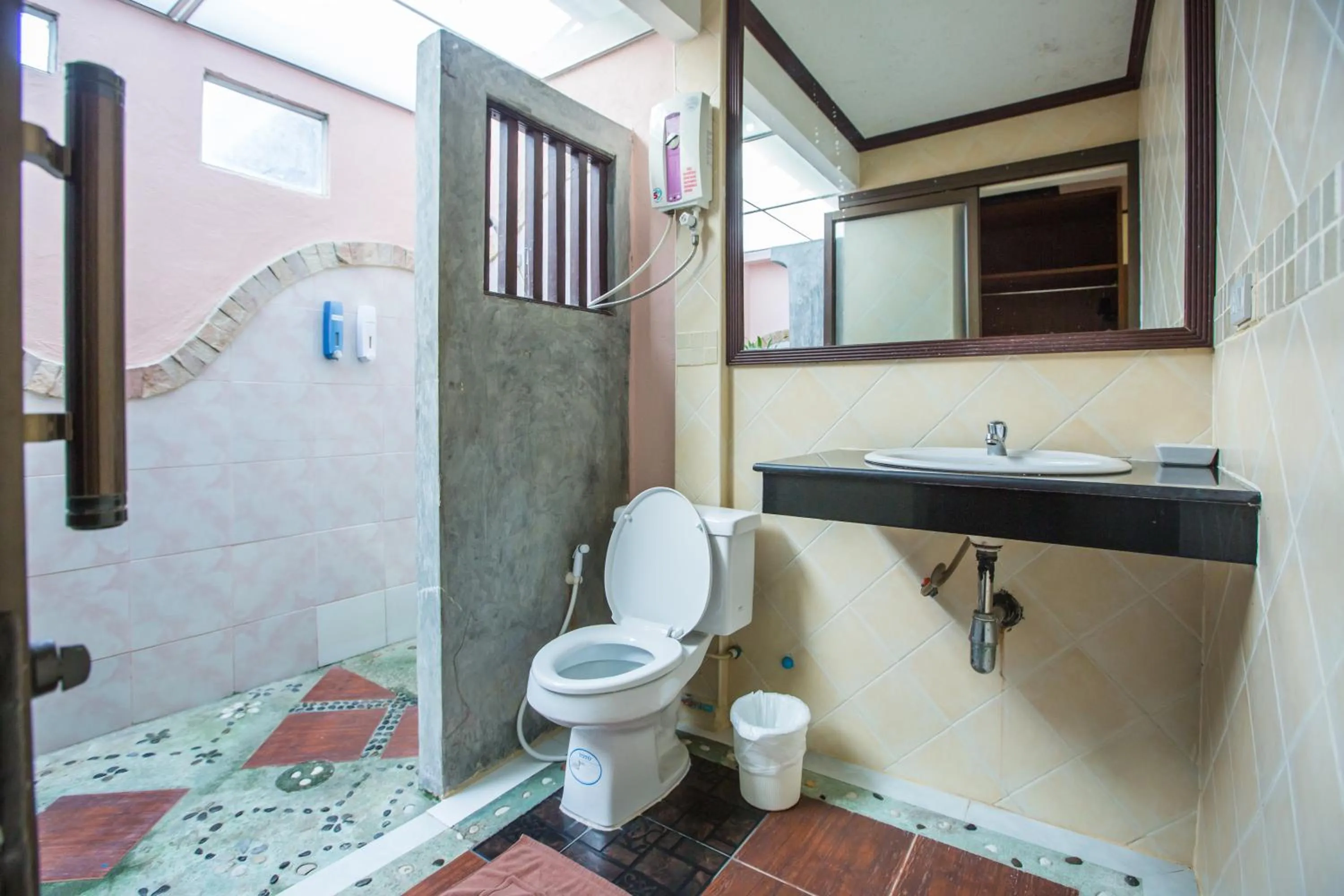 Bathroom in Long Beach Lodge, Chaweng Beach, Koh Samui