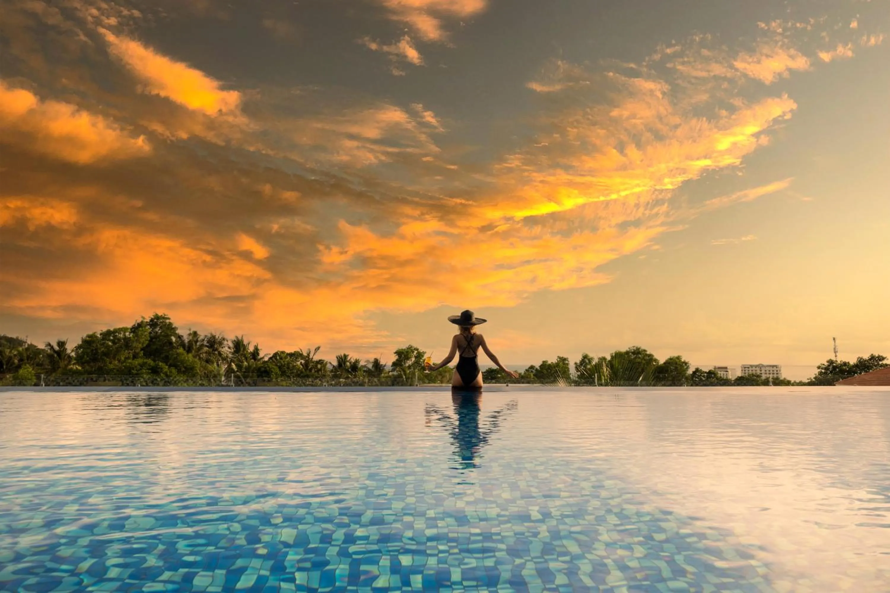 Swimming pool in Tom Hill Boutique Resort & Spa - Sea View